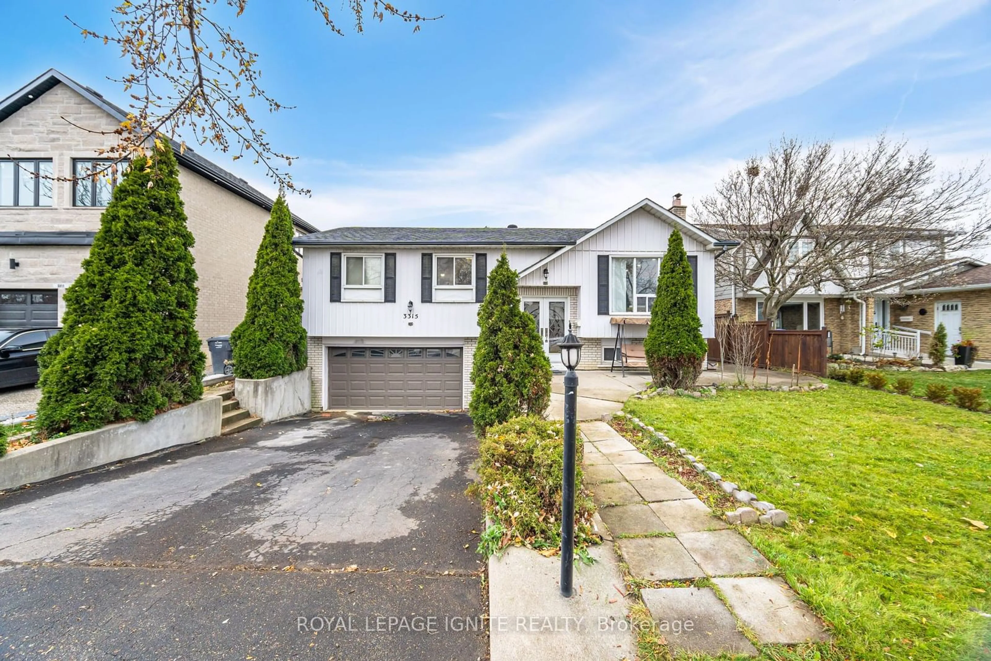 Frontside or backside of a home, the street view for 3315 Dwiggin Ave, Mississauga Ontario L4T 3J3