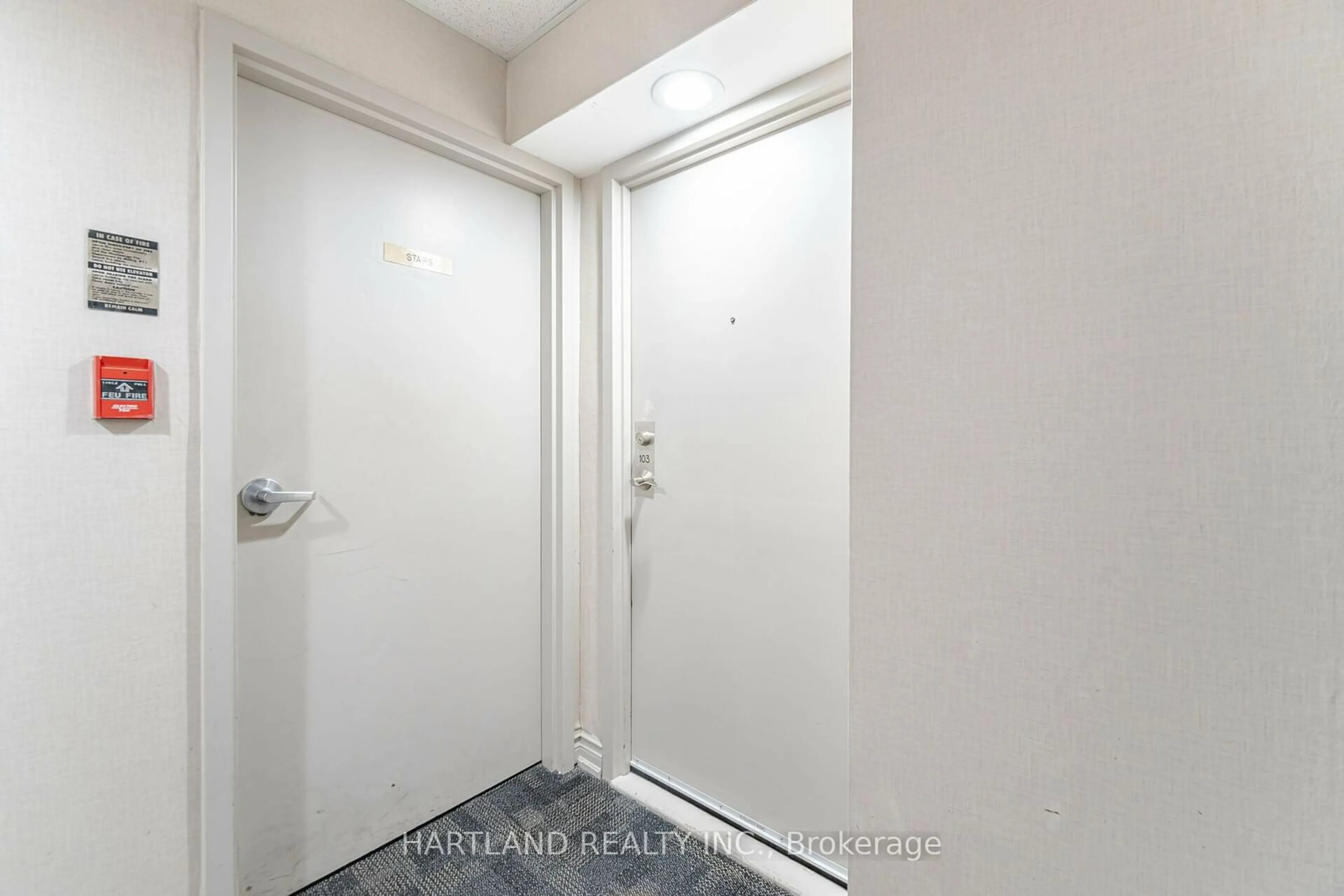 Indoor entryway, unknown floor for 700 Constellation Dr #103, Mississauga Ontario L5R 3G8