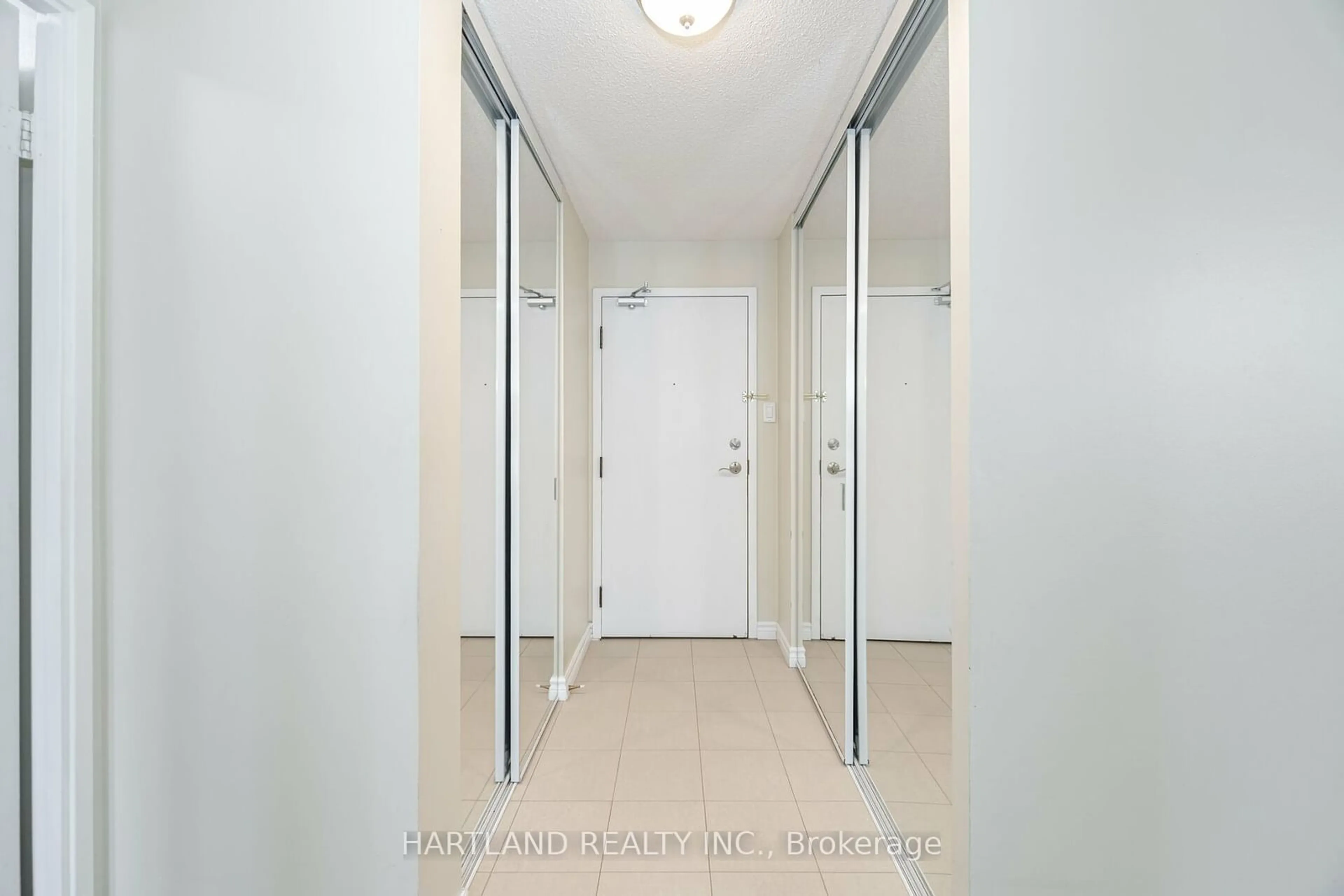 Indoor foyer, unknown floor for 700 Constellation Dr #103, Mississauga Ontario L5R 3G8