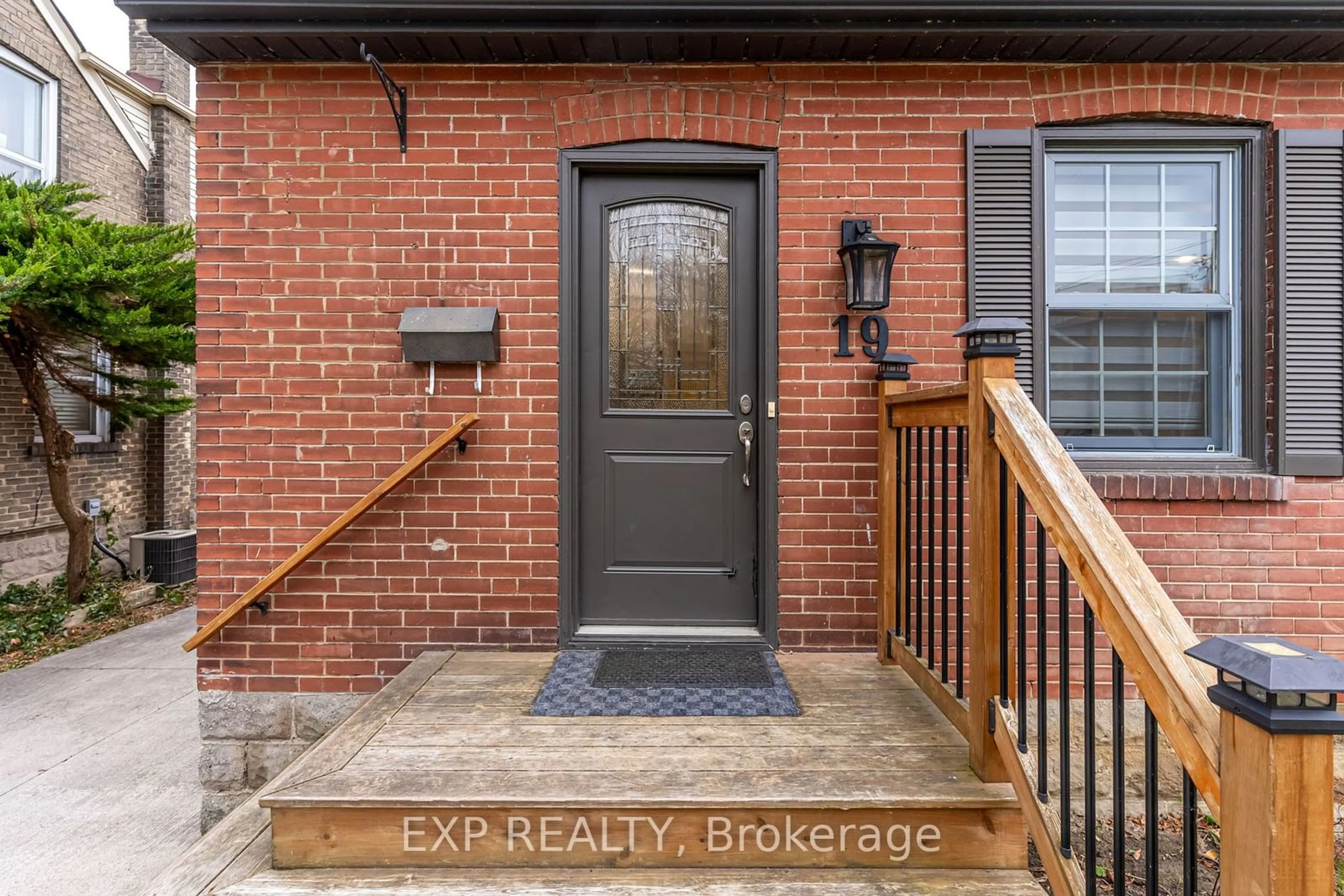 Indoor entryway, wood floors for 19 Albani St, Toronto Ontario M8V 1X3