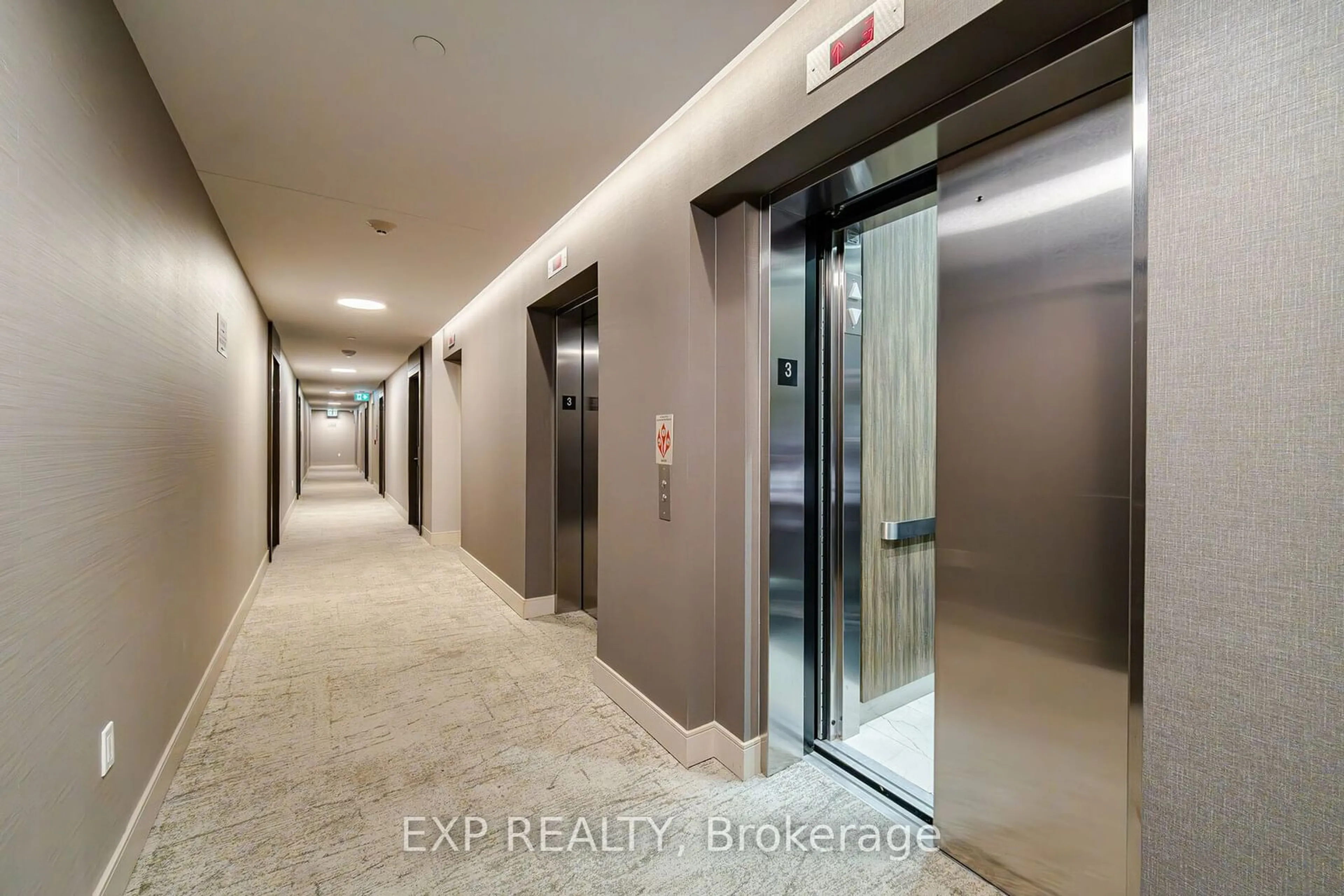 Indoor foyer, unknown floor for 8 Nahani Way #922, Mississauga Ontario L4Z 4J8