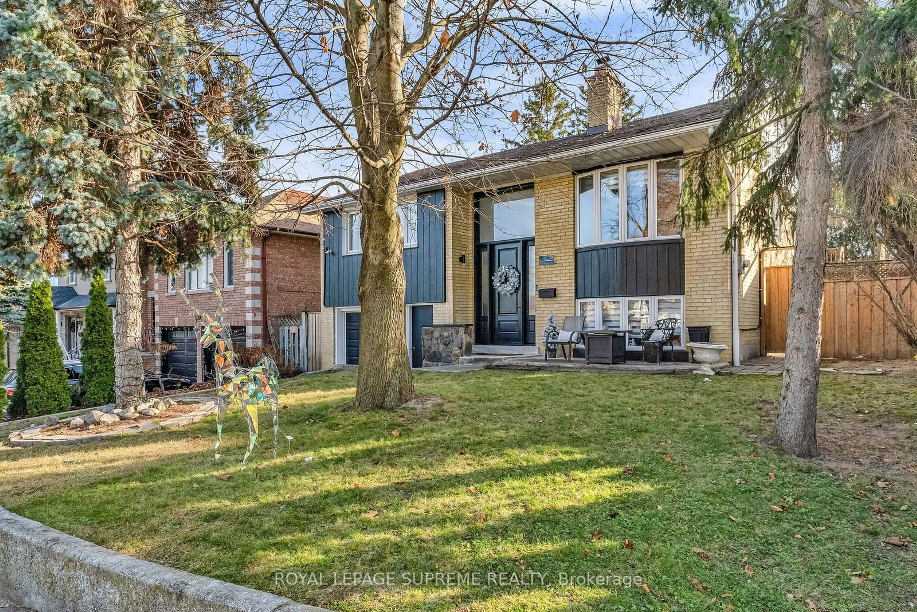 Frontside or backside of a home, cottage for 19 Littoral Pl, Toronto Ontario M9P 1T8