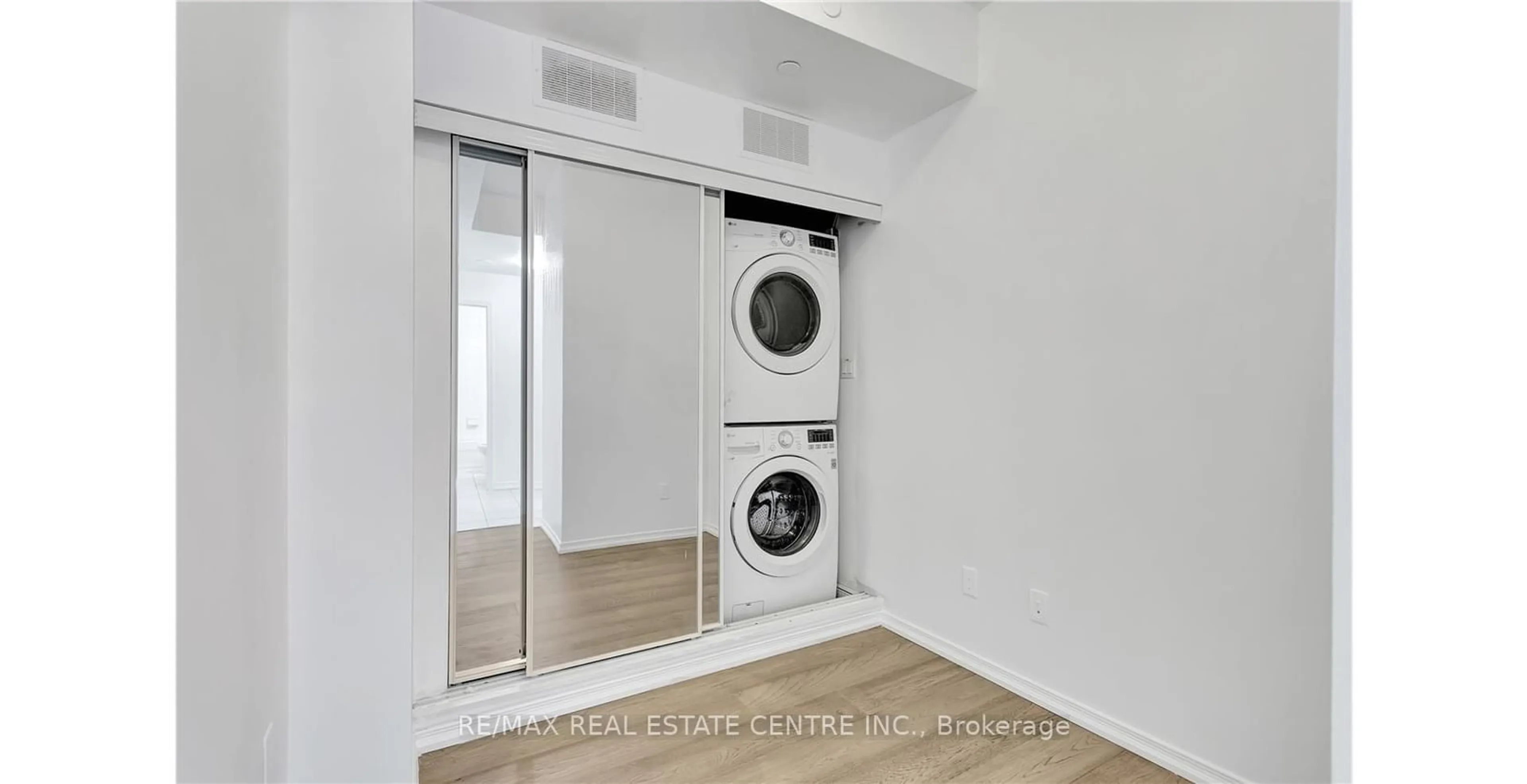 Laundry room for 50 Sky Harbour Dr #418, Brampton Ontario L6Y 6B8