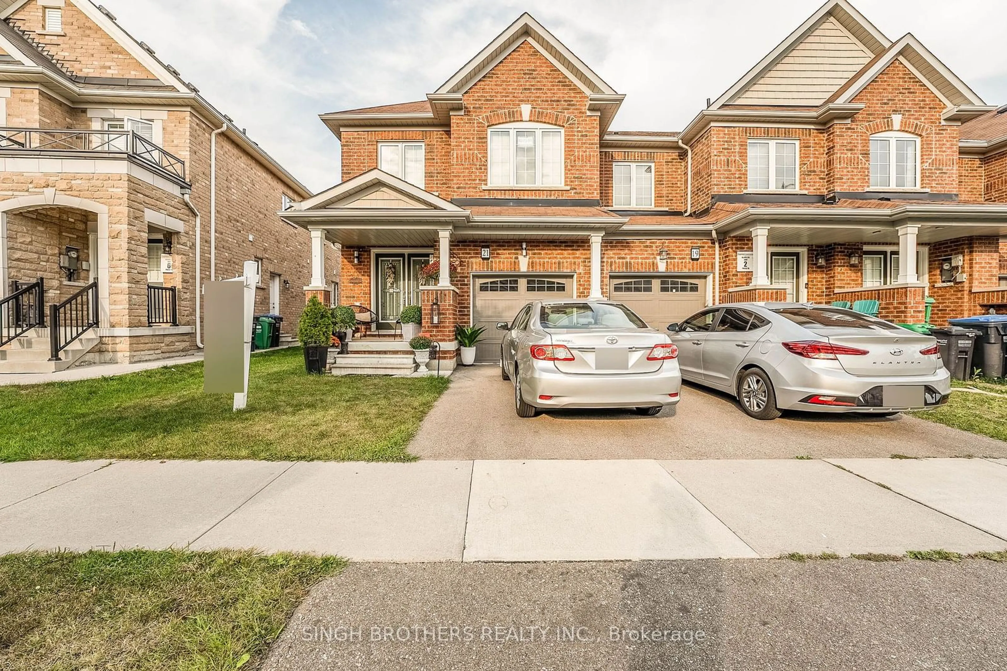 A pic from exterior of the house or condo, the street view for 21 Hoover Rd, Brampton Ontario L7A 4L2