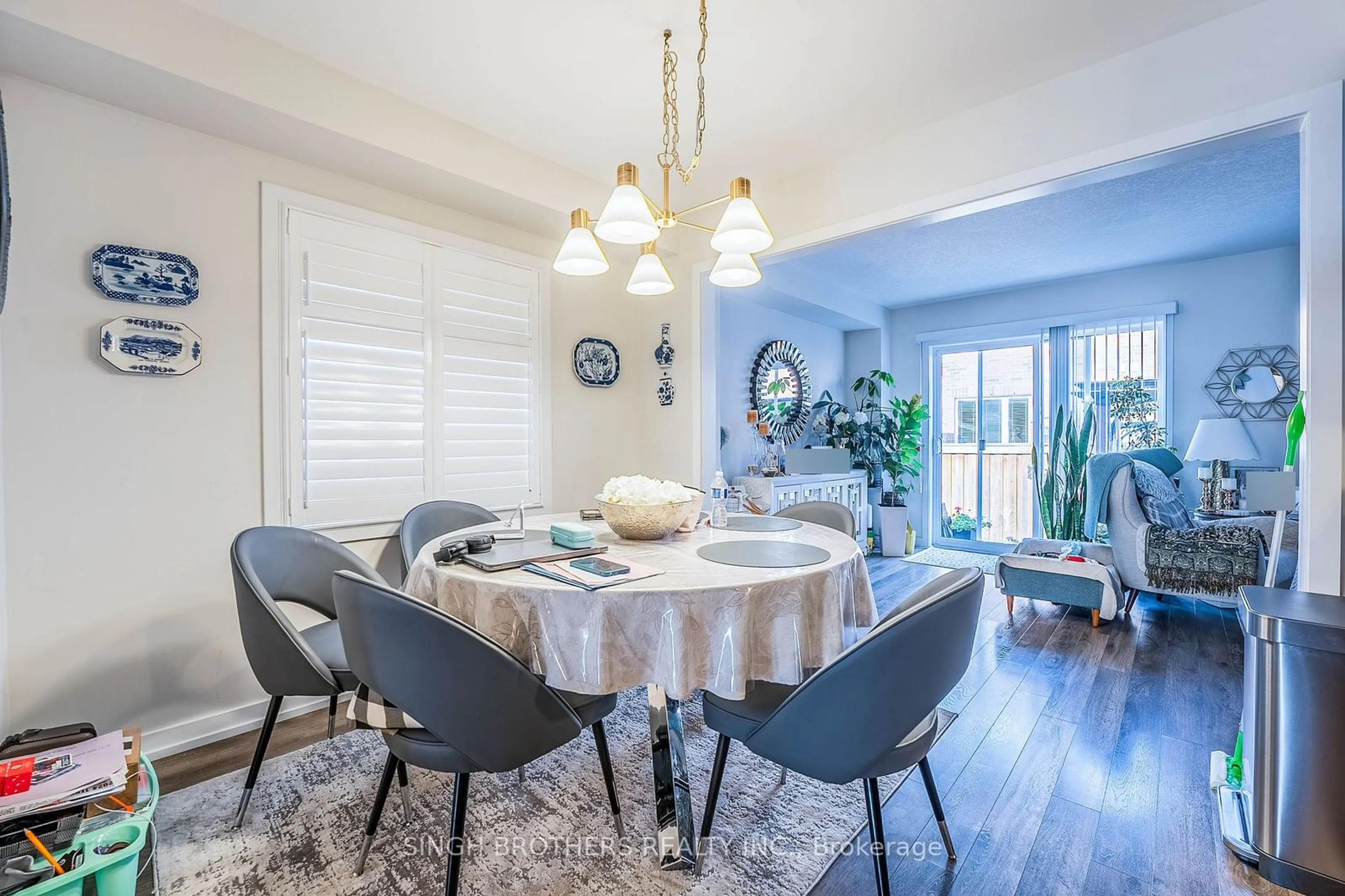 Dining room, wood floors, cottage for 21 Hoover Rd, Brampton Ontario L7A 4L2