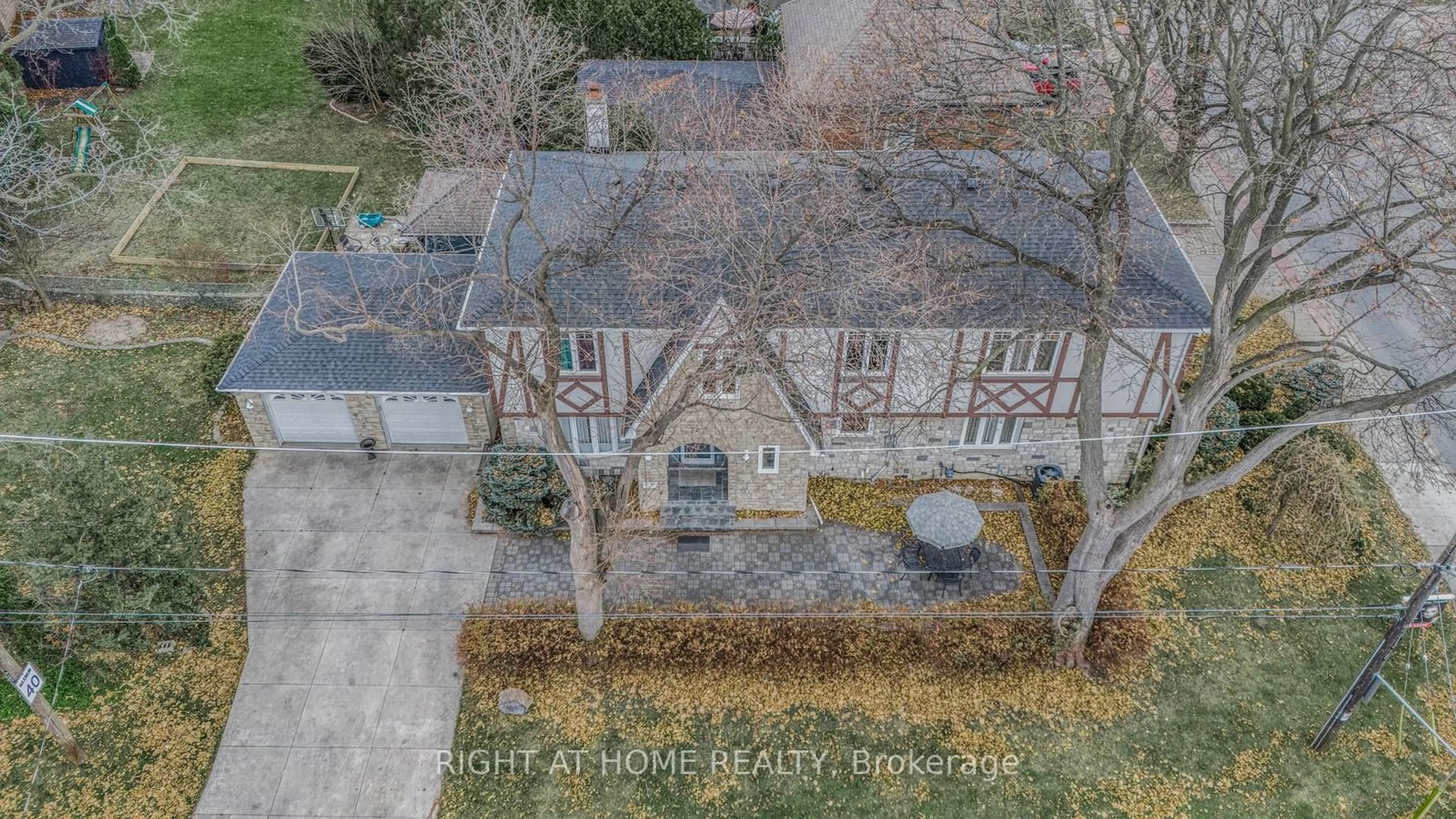 Frontside or backside of a home, the street view for 186 Royalavon Cres, Toronto Ontario M9A 2G6