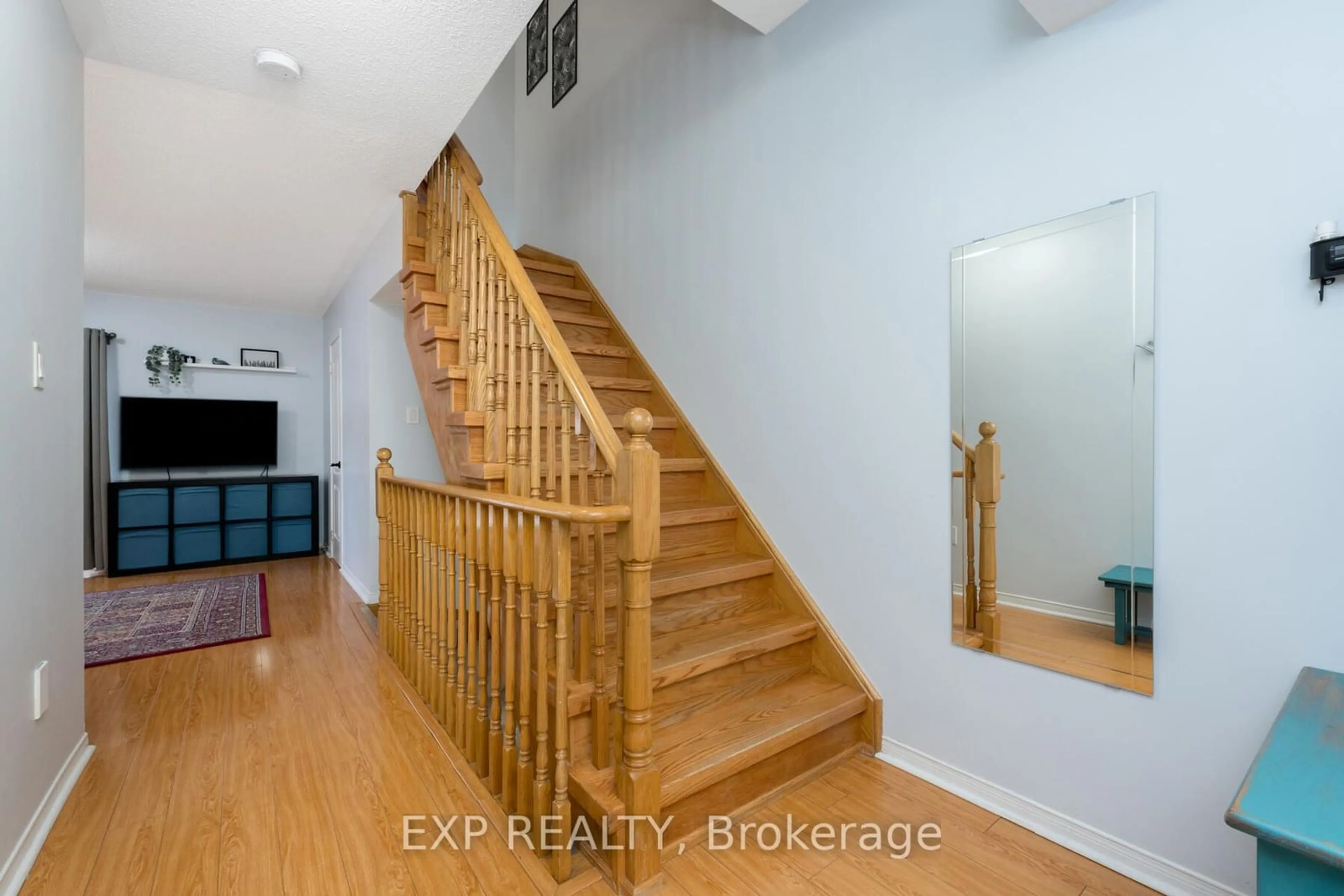 Indoor entryway, wood floors for 94 Elphick Lane, Toronto Ontario M9N 4A2