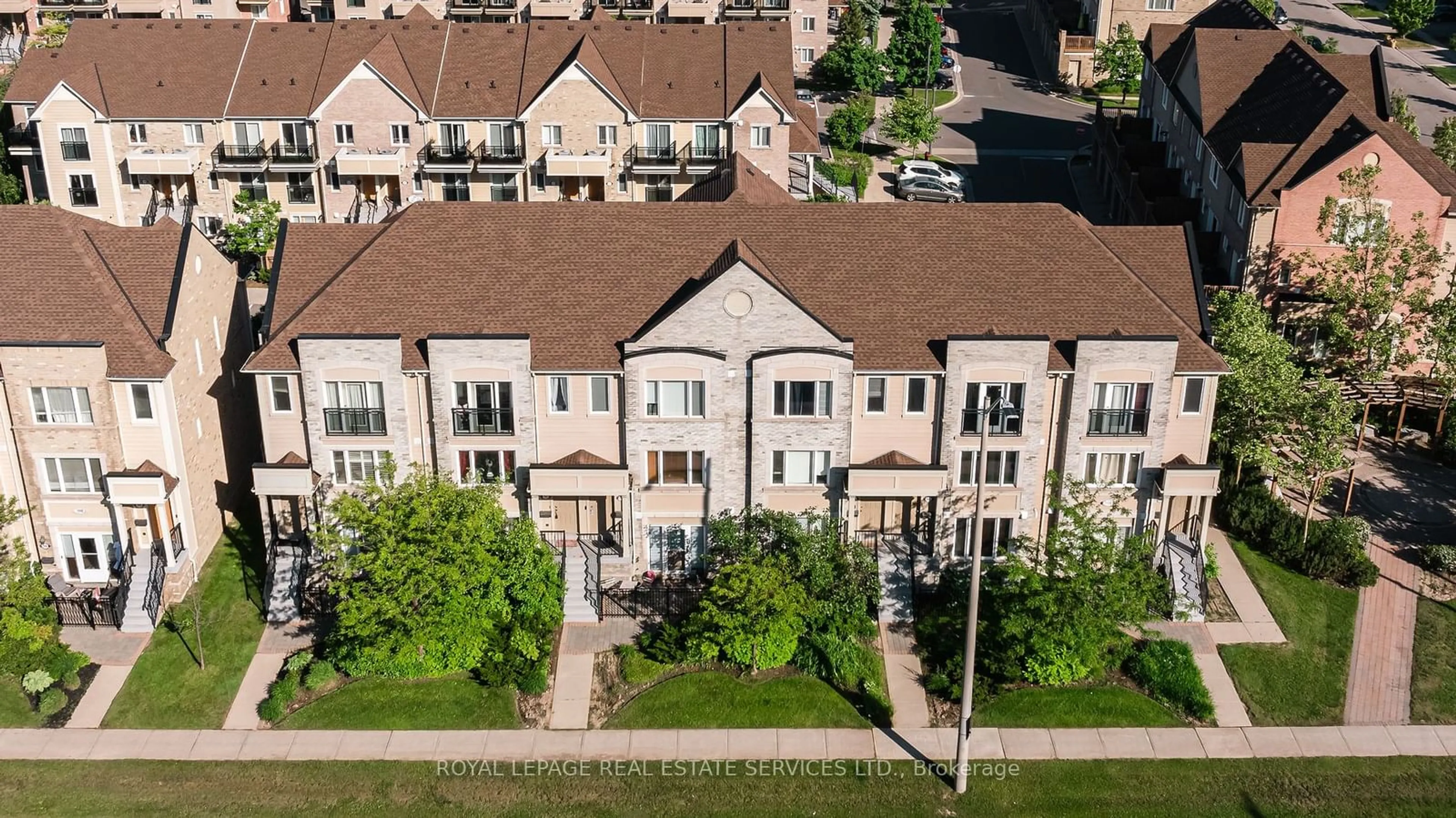 A pic from outside/outdoor area/front of a property/back of a property/a pic from drone, street for 3108 Eglinton Ave #102, Mississauga Ontario L5M 8C5