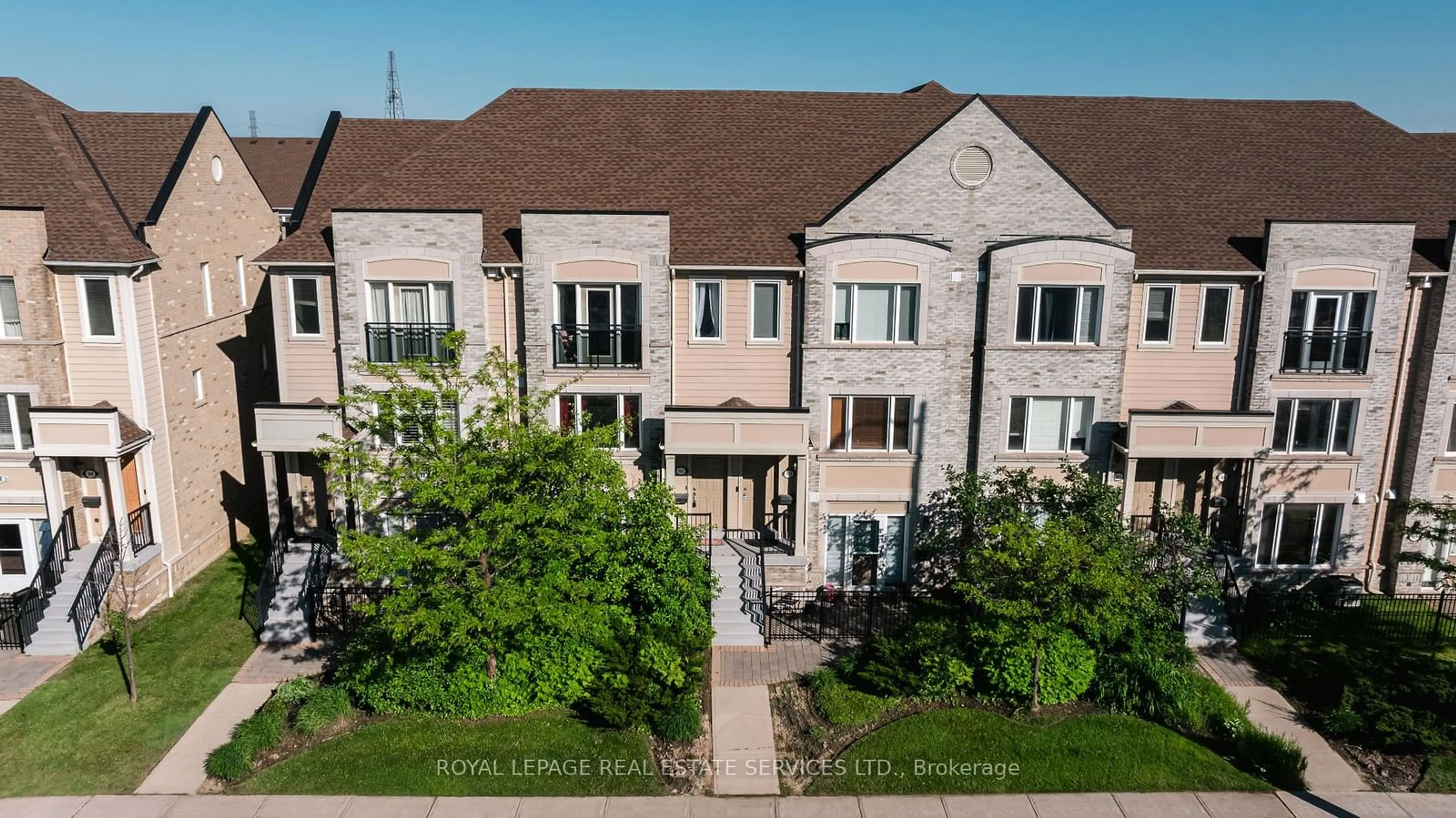 A pic from outside/outdoor area/front of a property/back of a property/a pic from drone, building for 3108 Eglinton Ave #102, Mississauga Ontario L5M 8C5