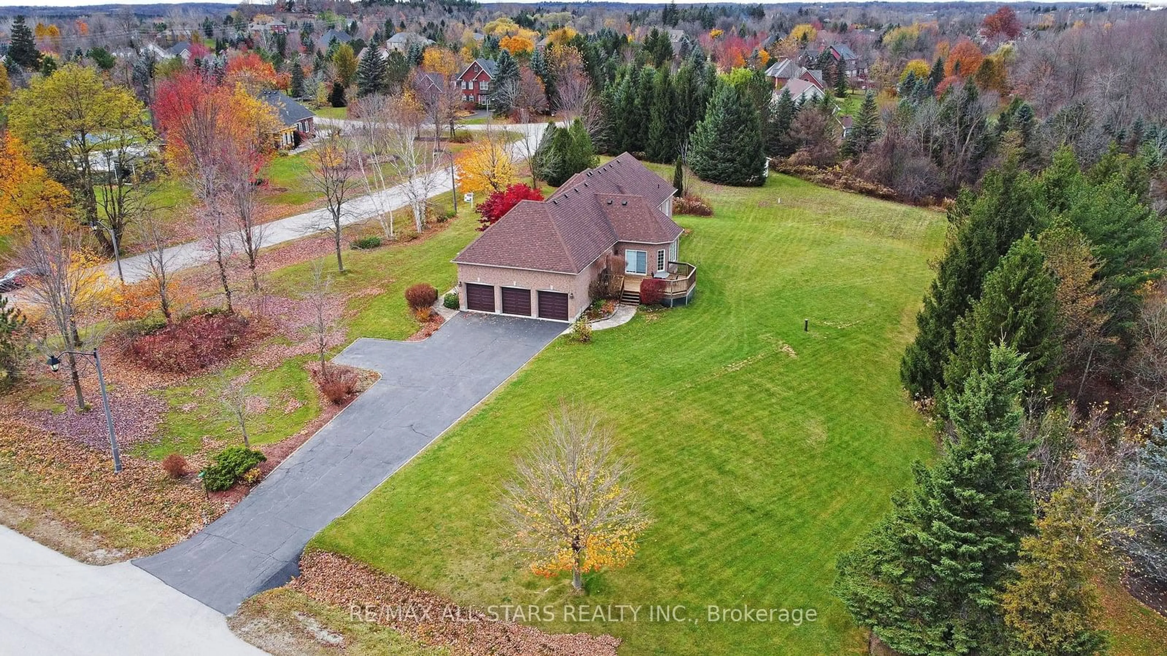 Frontside or backside of a home, the fenced backyard for 11045 Inglis Dr, Milton Ontario L0P 1B0