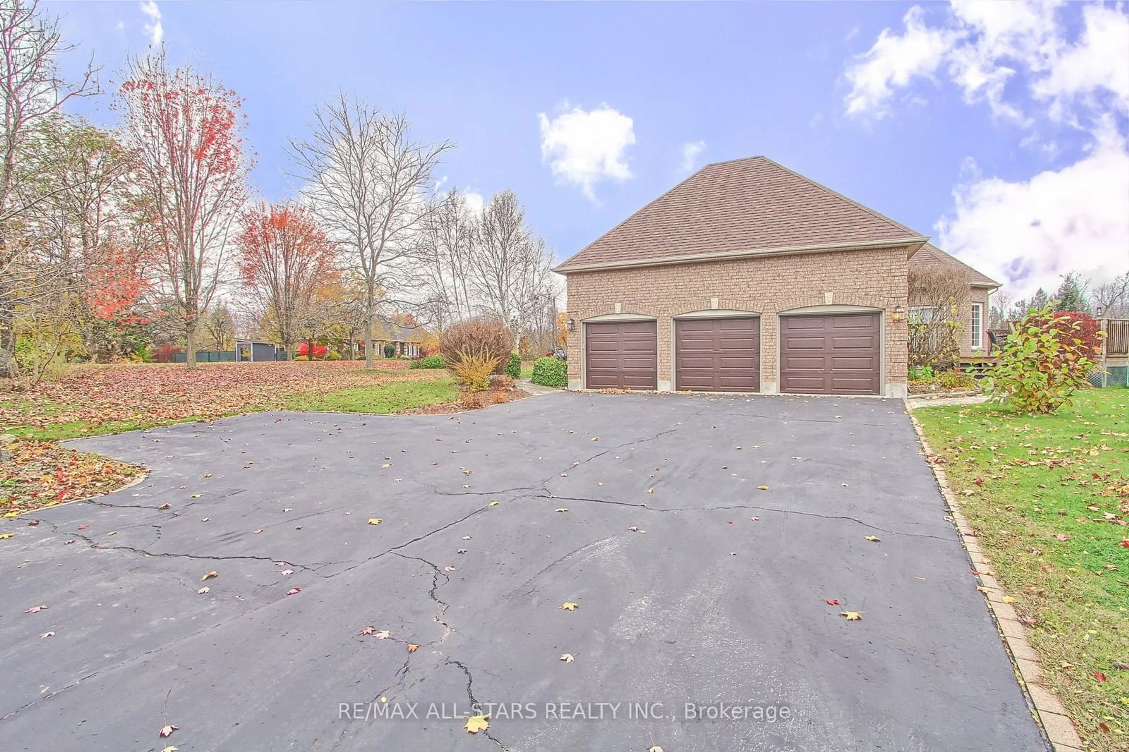 Frontside or backside of a home, the street view for 11045 Inglis Dr, Milton Ontario L0P 1B0