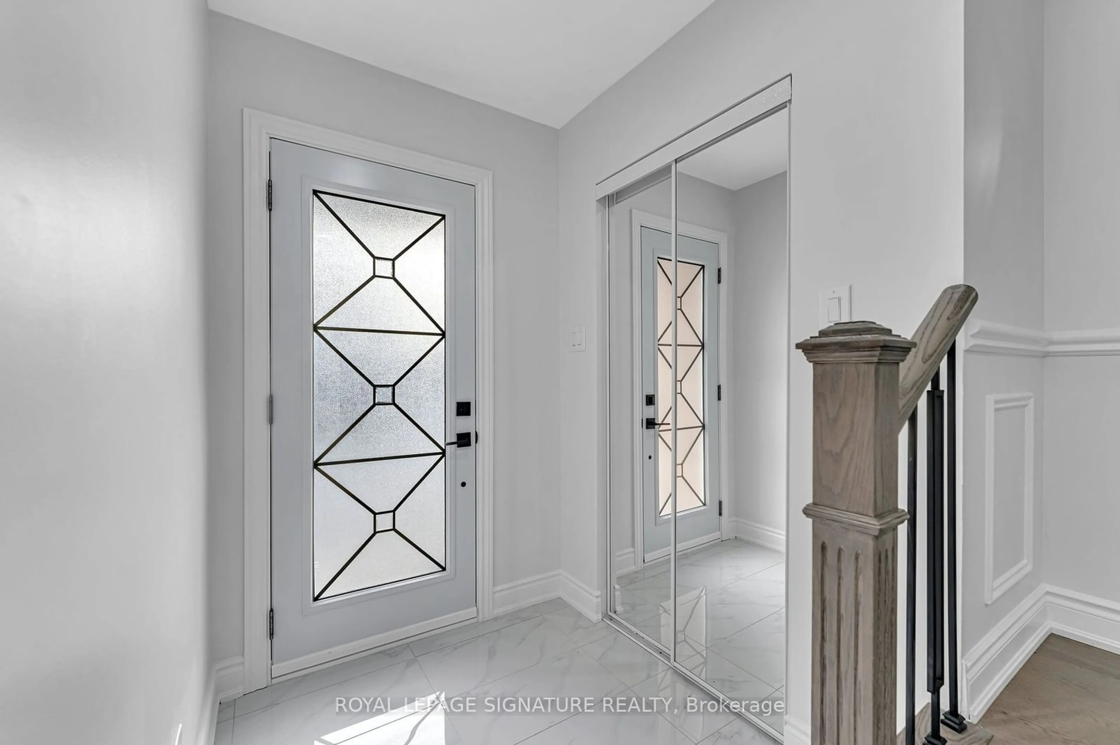 Indoor entryway for 3365 Masthead Cres, Mississauga Ontario L5L 1G9