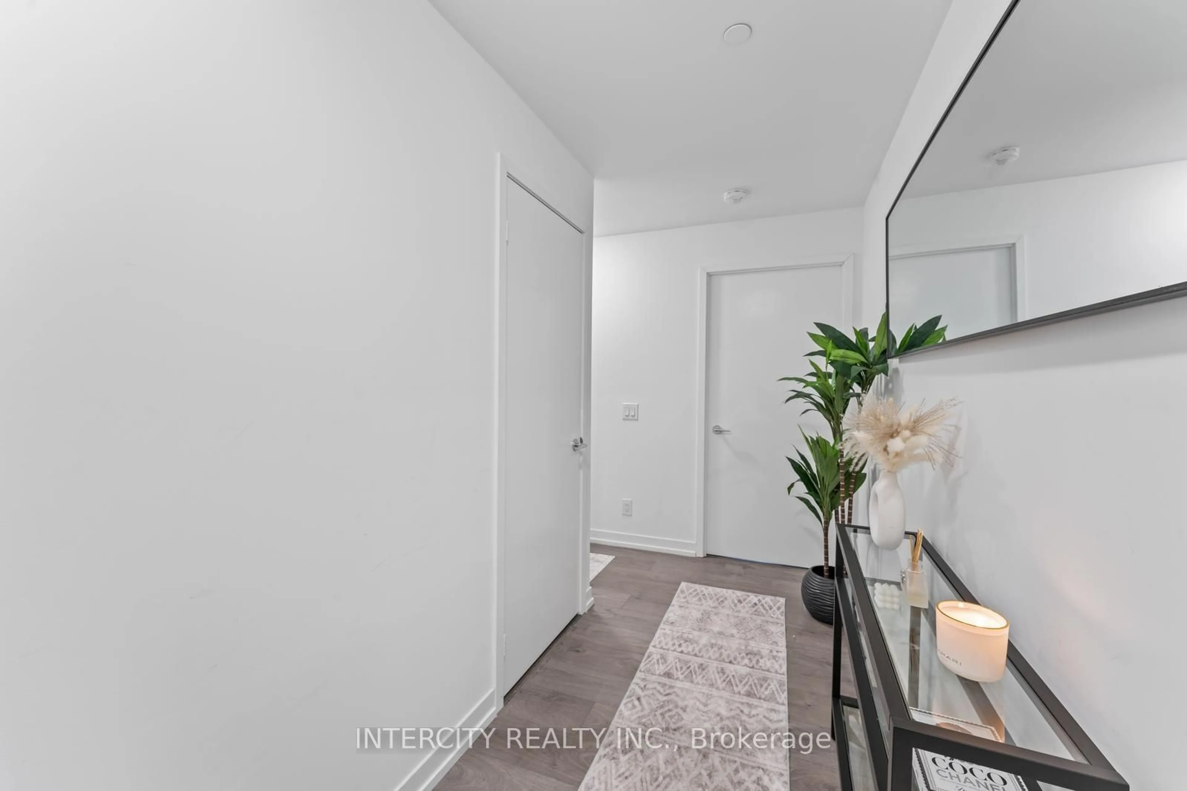 Indoor entryway, not visible floor for 270 Dufferin St #1217, Toronto Ontario M6K 0H8