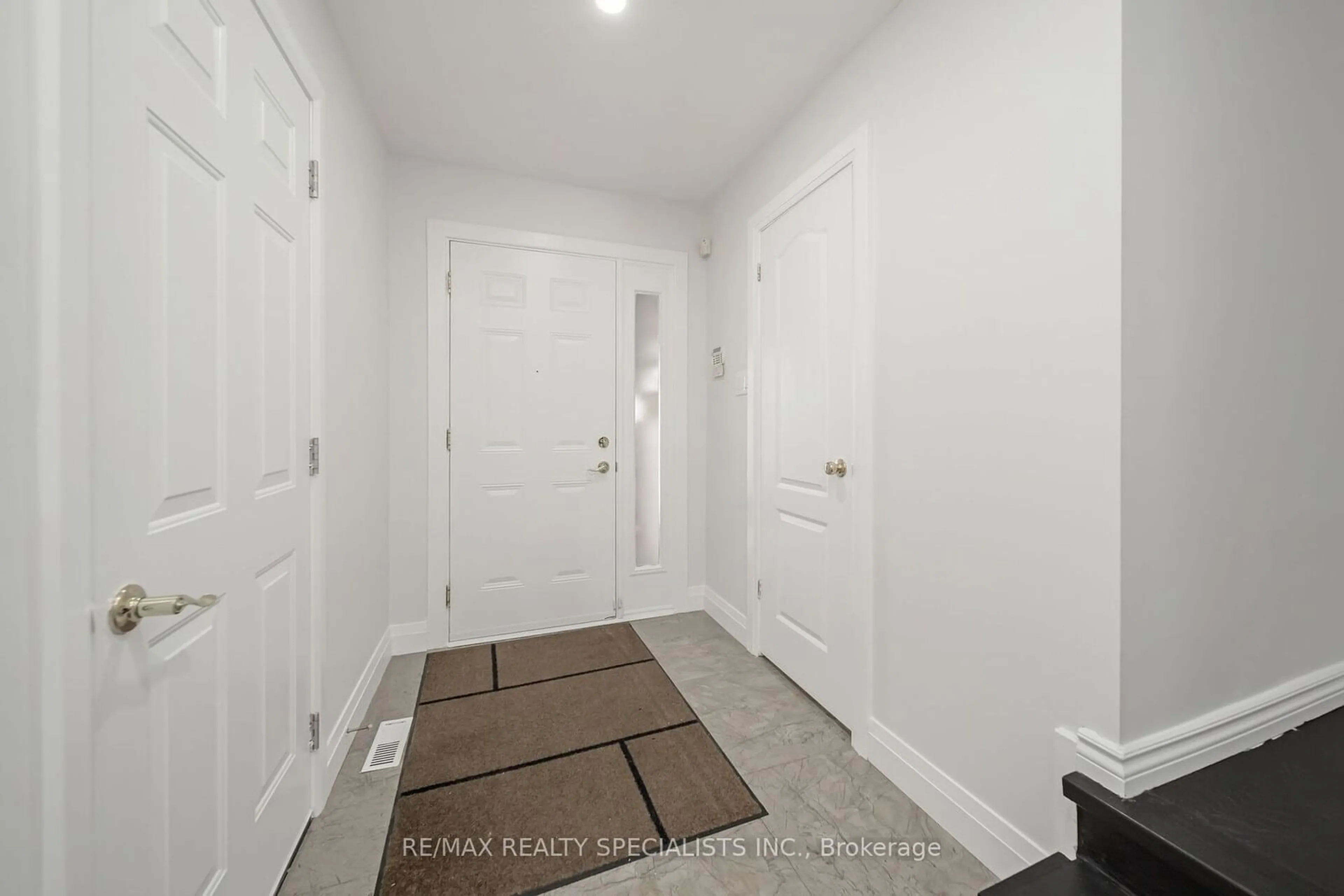 Indoor entryway, not visible floor for 3 Greenwich Circ, Brampton Ontario L6S 2E6