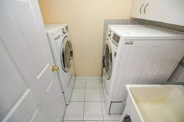 Additional property image - 61 LAURAGLEN Cres