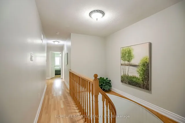 Additional property image - 61 LAURAGLEN Cres