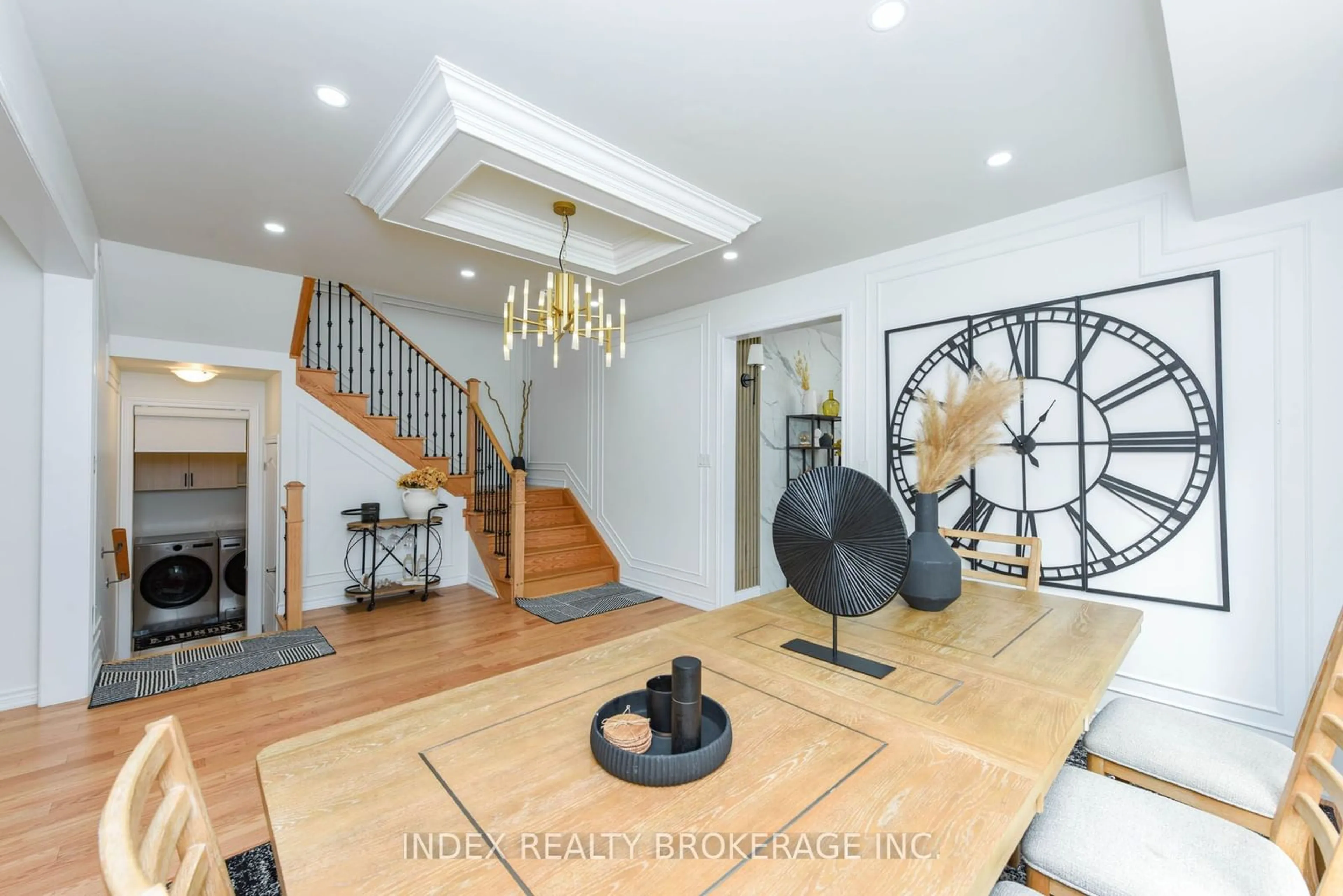 Indoor entryway, wood floors for 32 Mccormack Rd, Caledon Ontario L7C 0Y9