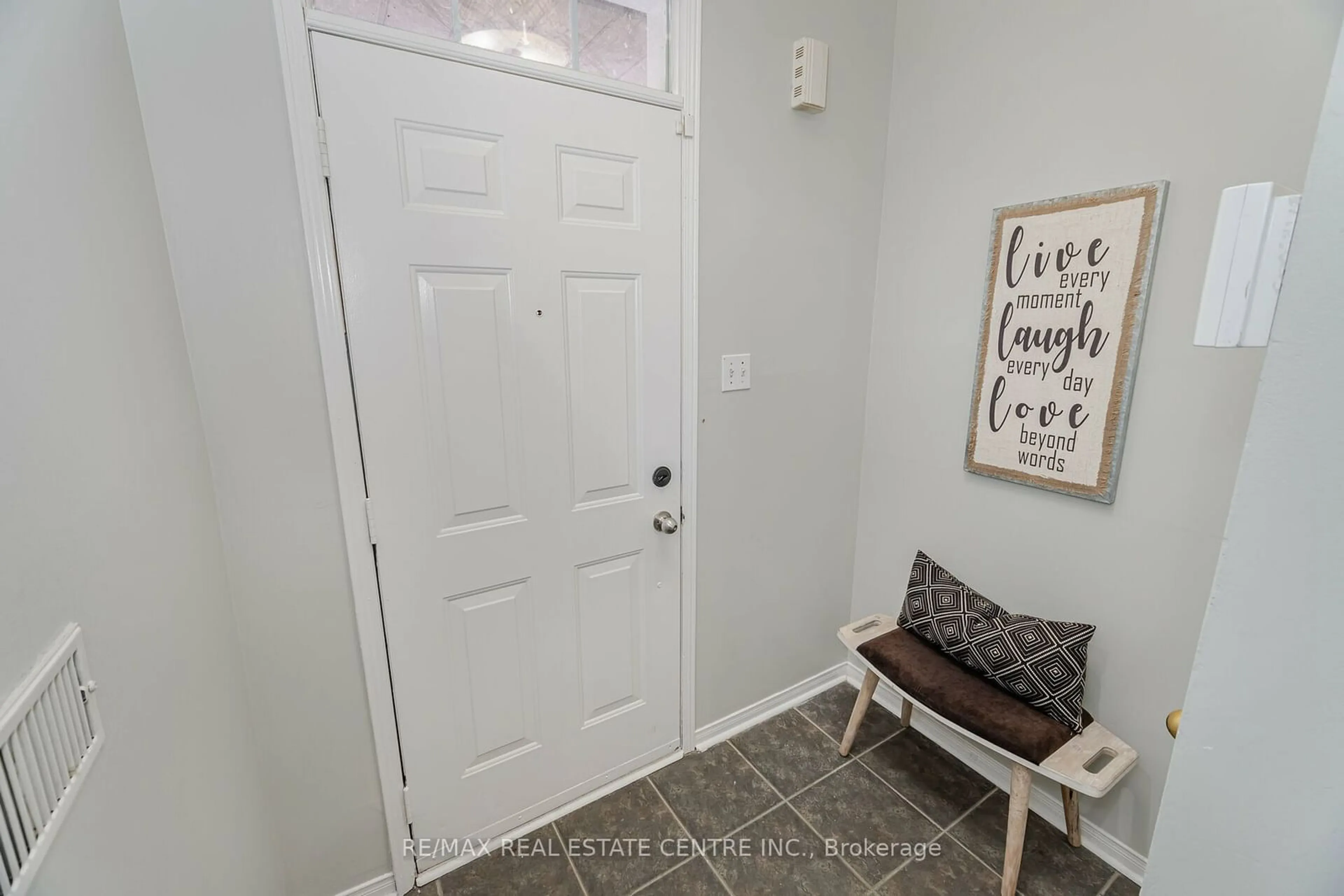 Indoor entryway, wood floors for 120 Railroad St #14, Brampton Ontario L6X 5A1