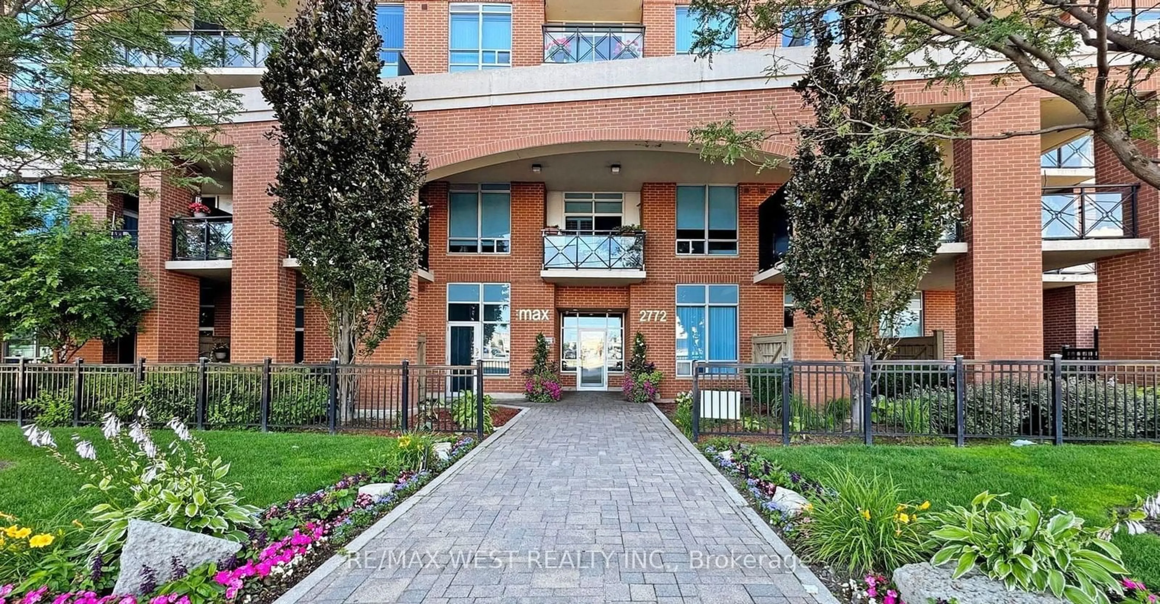 A pic from exterior of the house or condo, the front or back of building for 2772 Keele St #312, Toronto Ontario M3M 0A3