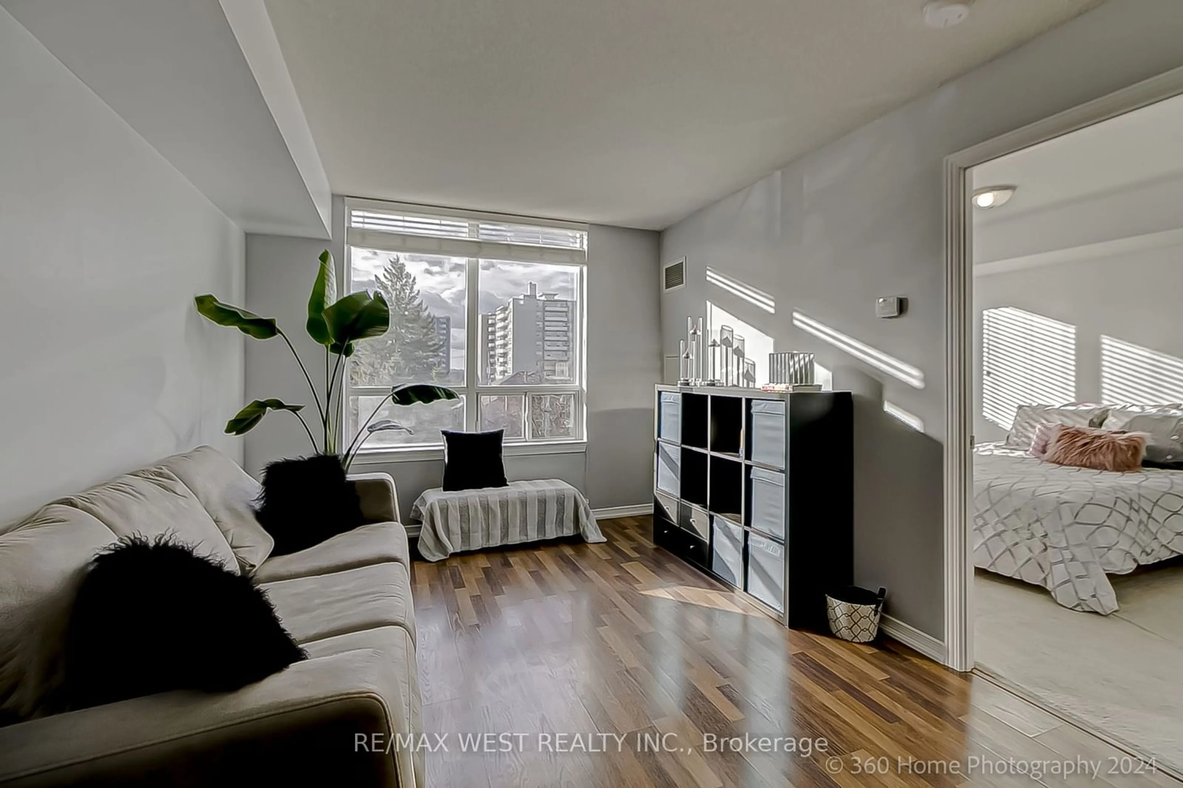 Living room, wood floors for 2772 Keele St #312, Toronto Ontario M3M 0A3