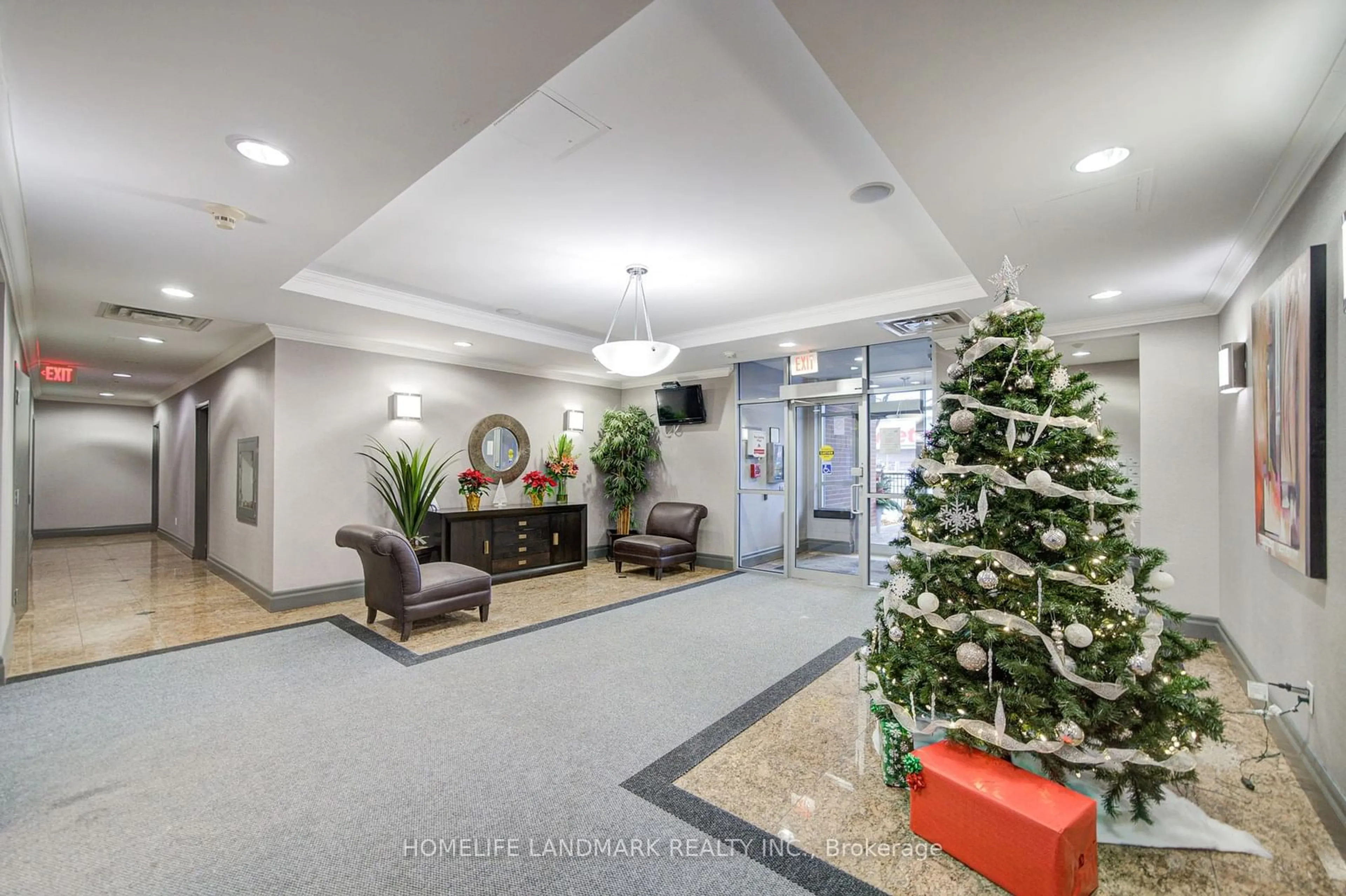 Indoor lobby for 2772 Keele St #204, Toronto Ontario M3M 0A3