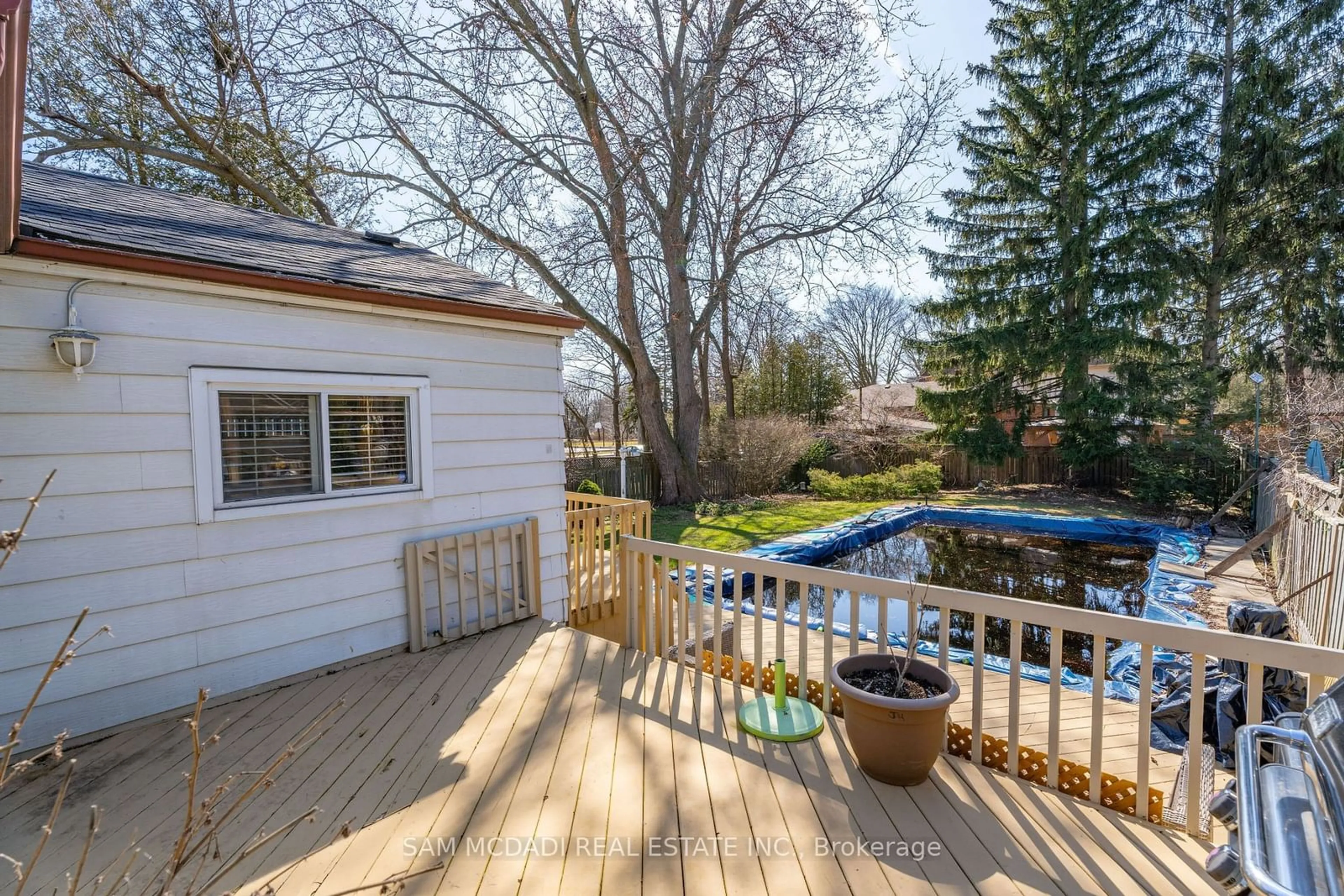 Patio, the fenced backyard for 1218 Lakebreeze Dr, Mississauga Ontario L5G 3W6