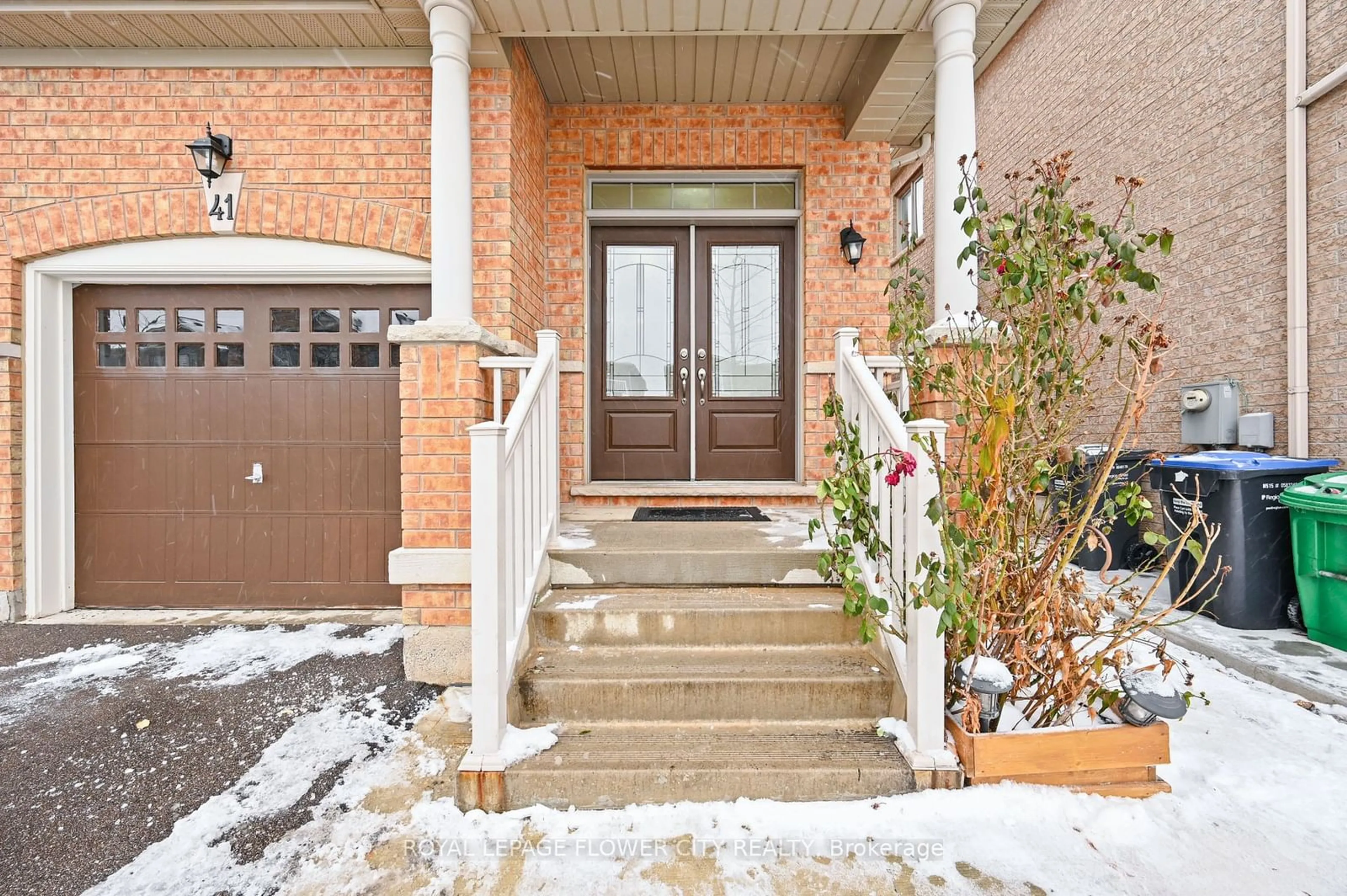 Indoor entryway, wood floors for 41 Speedwell St, Brampton Ontario L6X 0R8