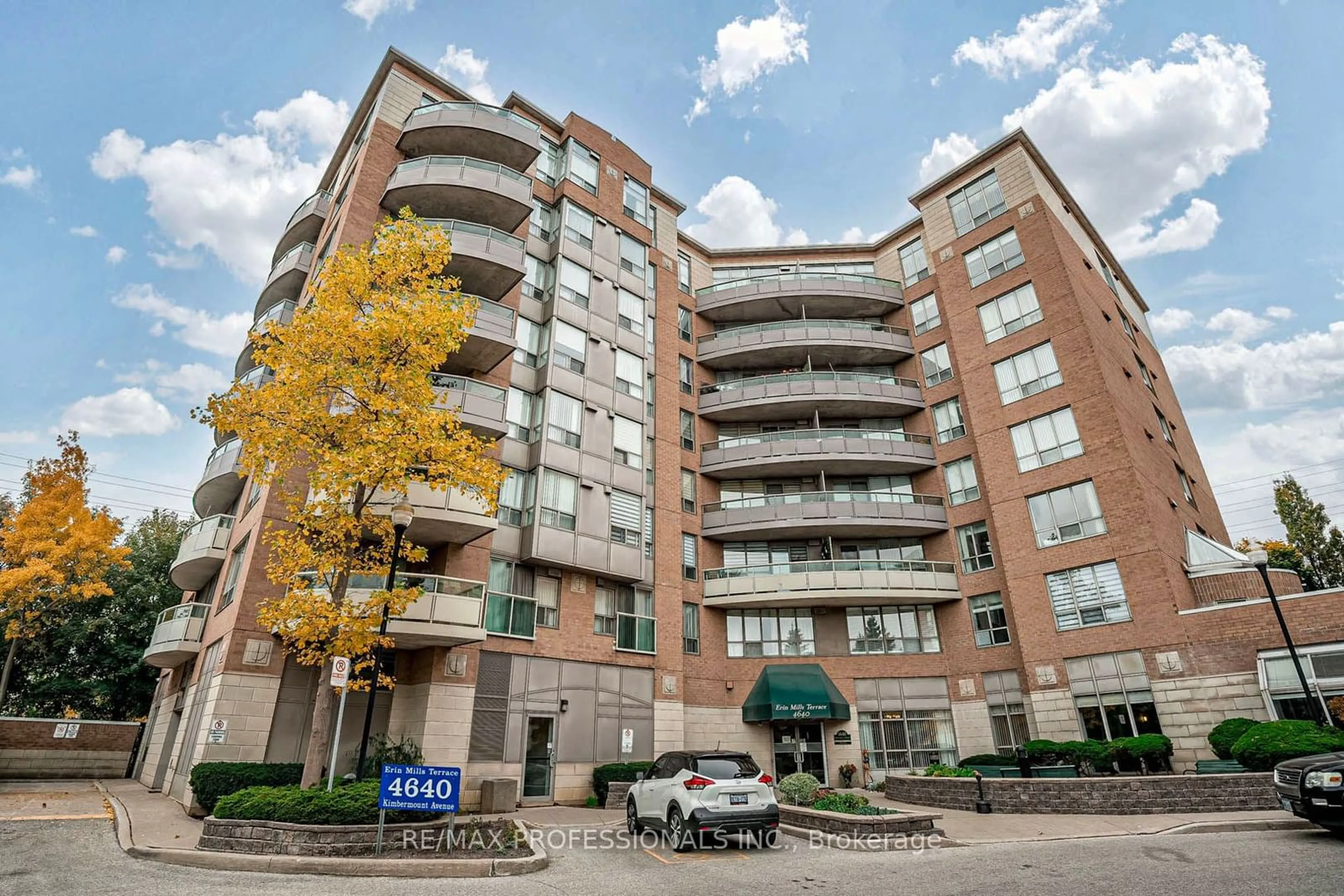 A pic from exterior of the house or condo, the front or back of building for 4640 Kimbermount Ave #605, Mississauga Ontario L5M 5W6