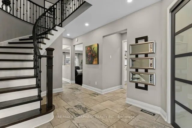 Additional property image - 504 Mathewman Cres