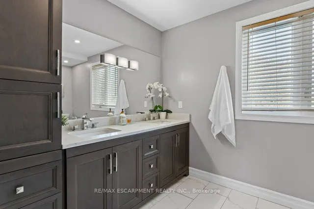 Additional property image - 504 Mathewman Cres
