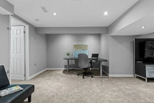 Additional property image - 504 Mathewman Cres