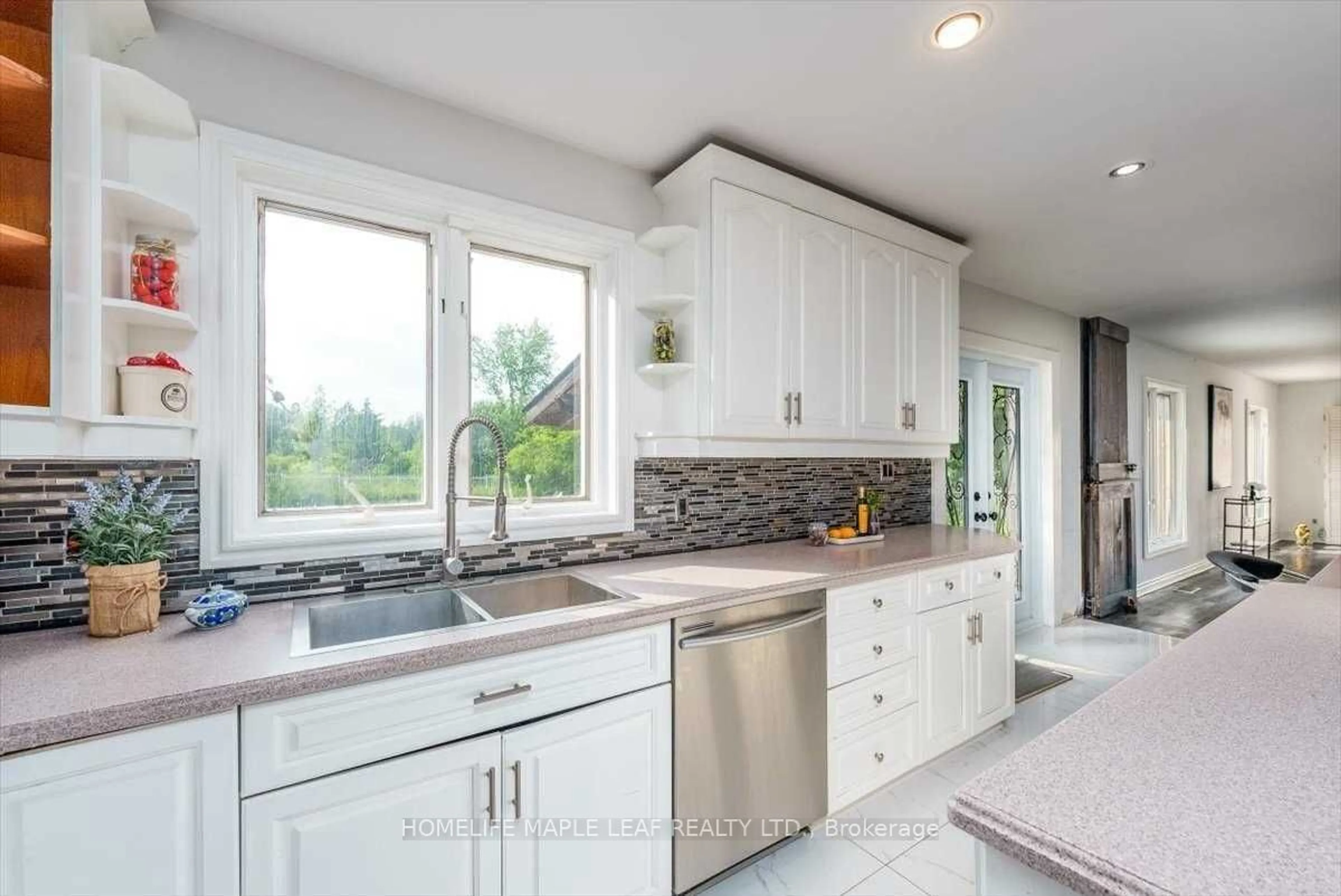 Contemporary kitchen, wood floors, cottage for 1128 THE GRANGE Sdrd, Caledon Ontario L7K 1G6