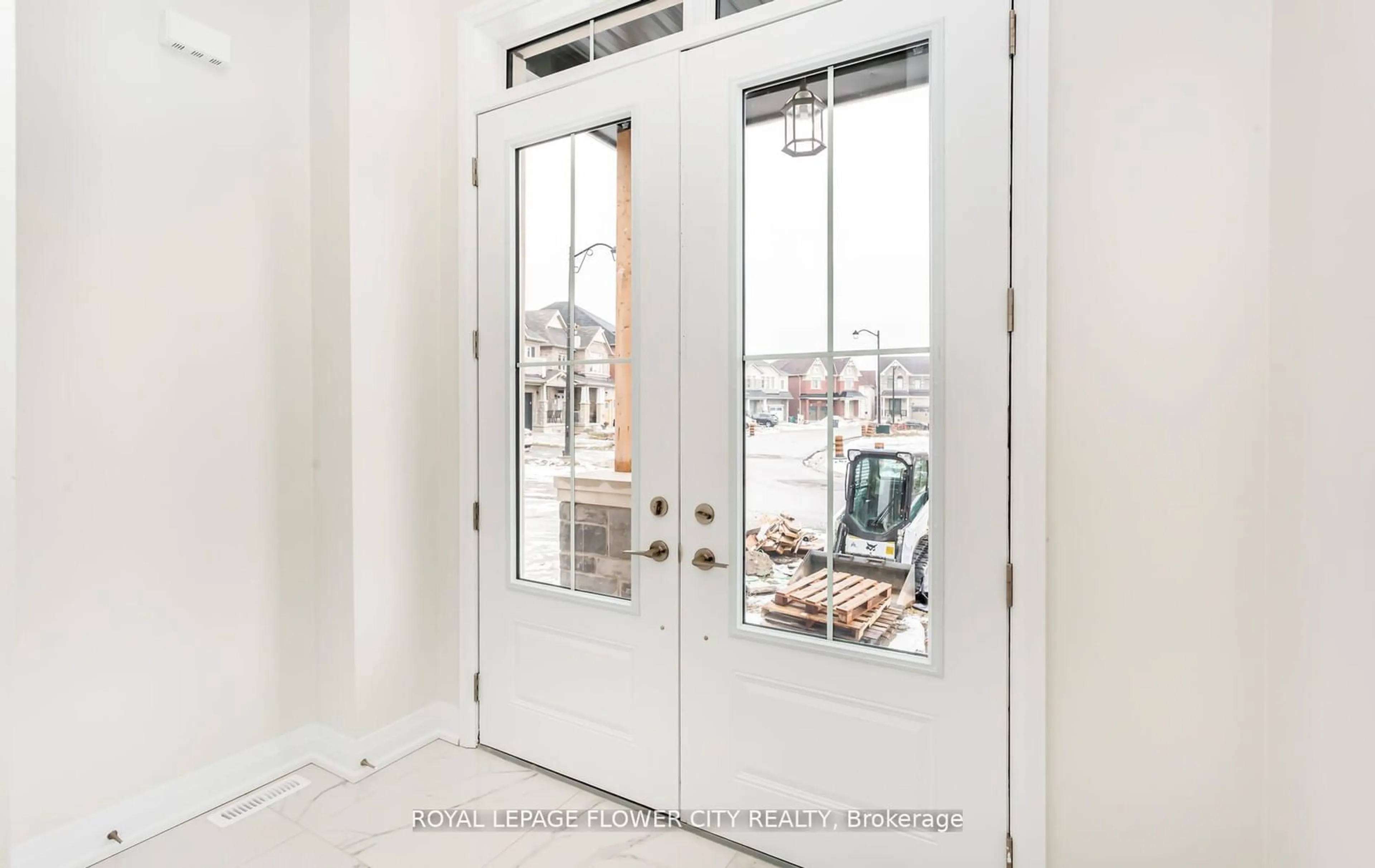 Indoor entryway, wood floors for 44 Royal Fern Cres, Caledon Ontario L7C 4H1