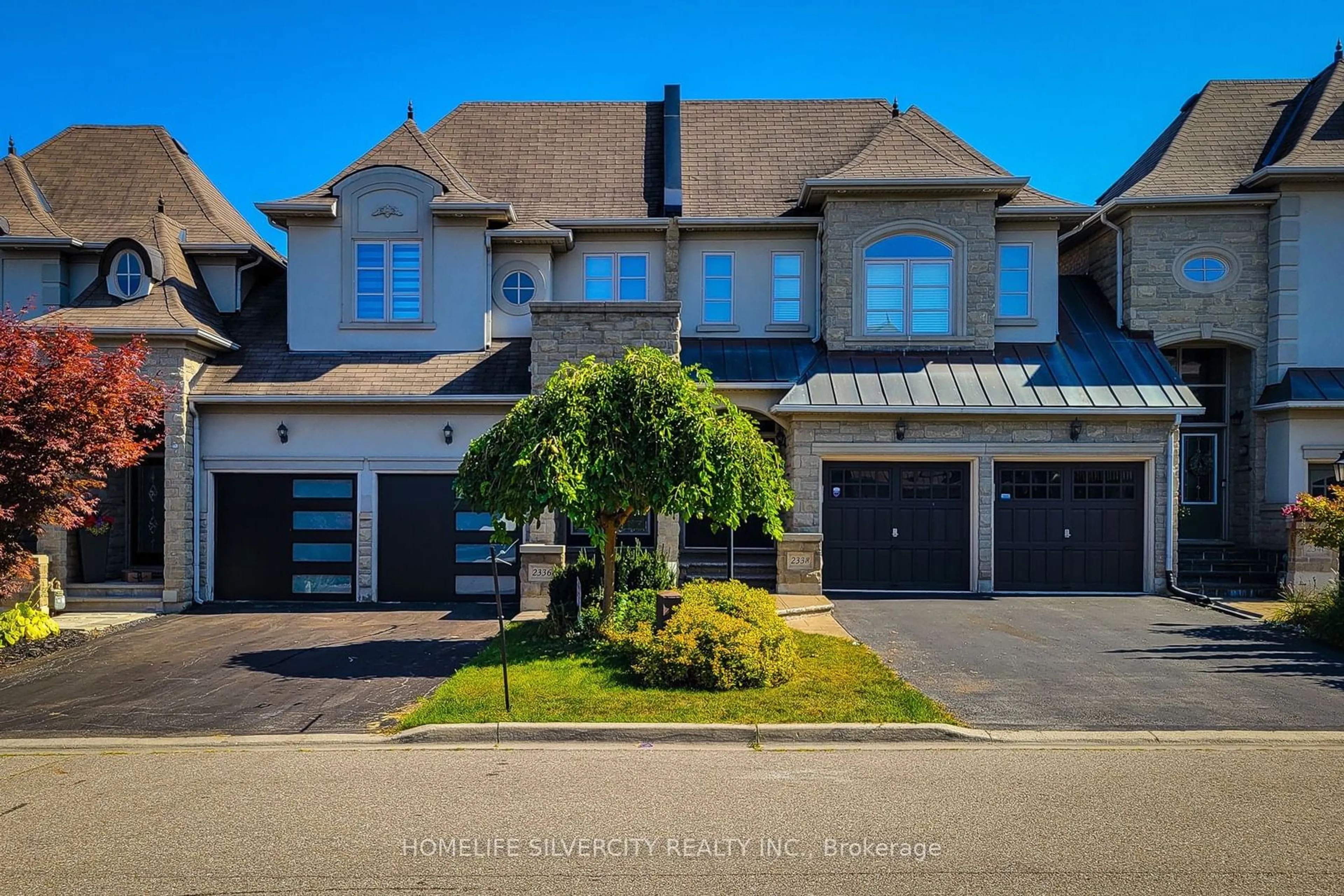 A pic from exterior of the house or condo, the street view for 2336 Wuthering Heights Way, Oakville Ontario L6M 0E8