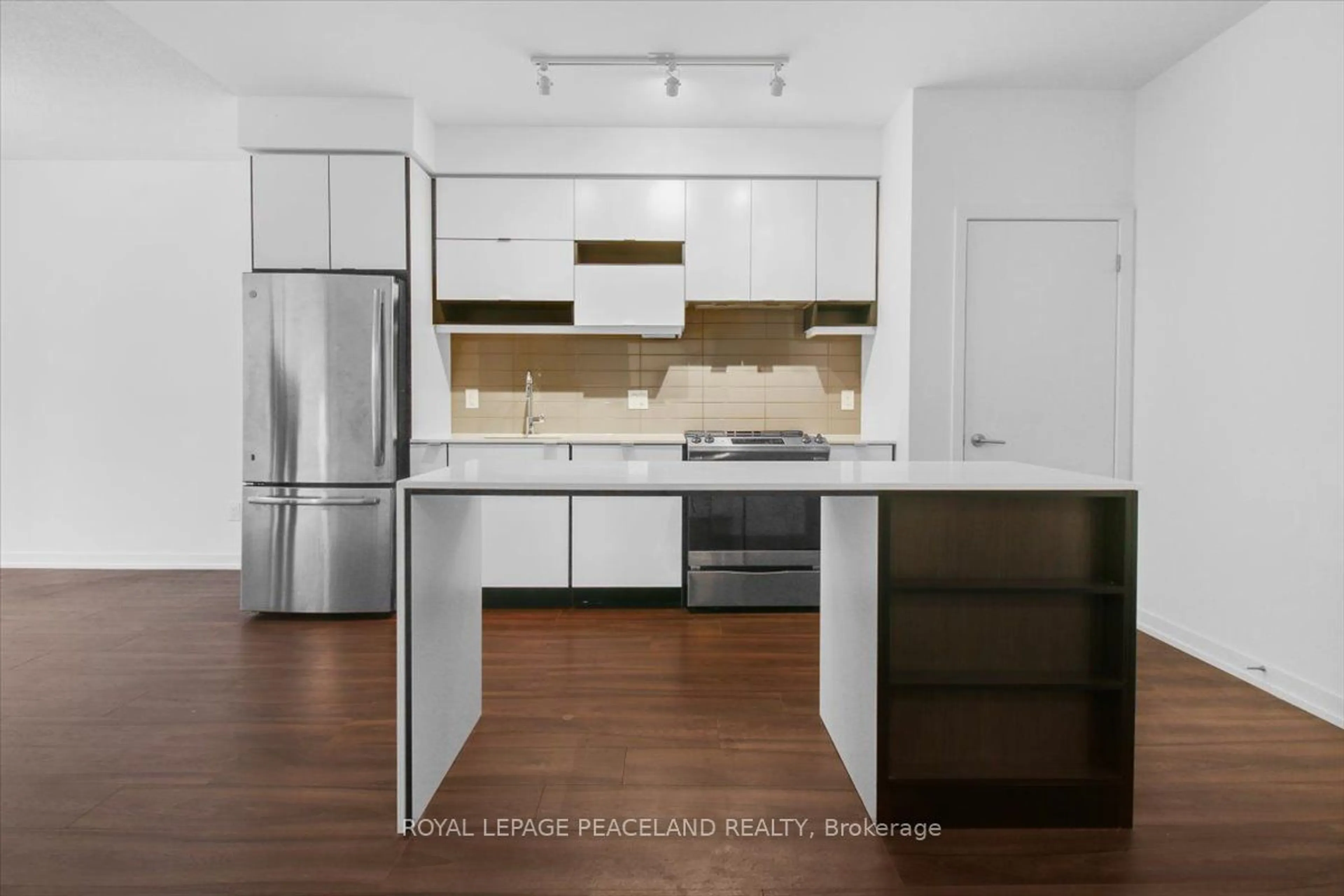 Standard kitchen, wood floors for 4065 Confederation Pkwy #1202, Mississauga Ontario L5B 0L4