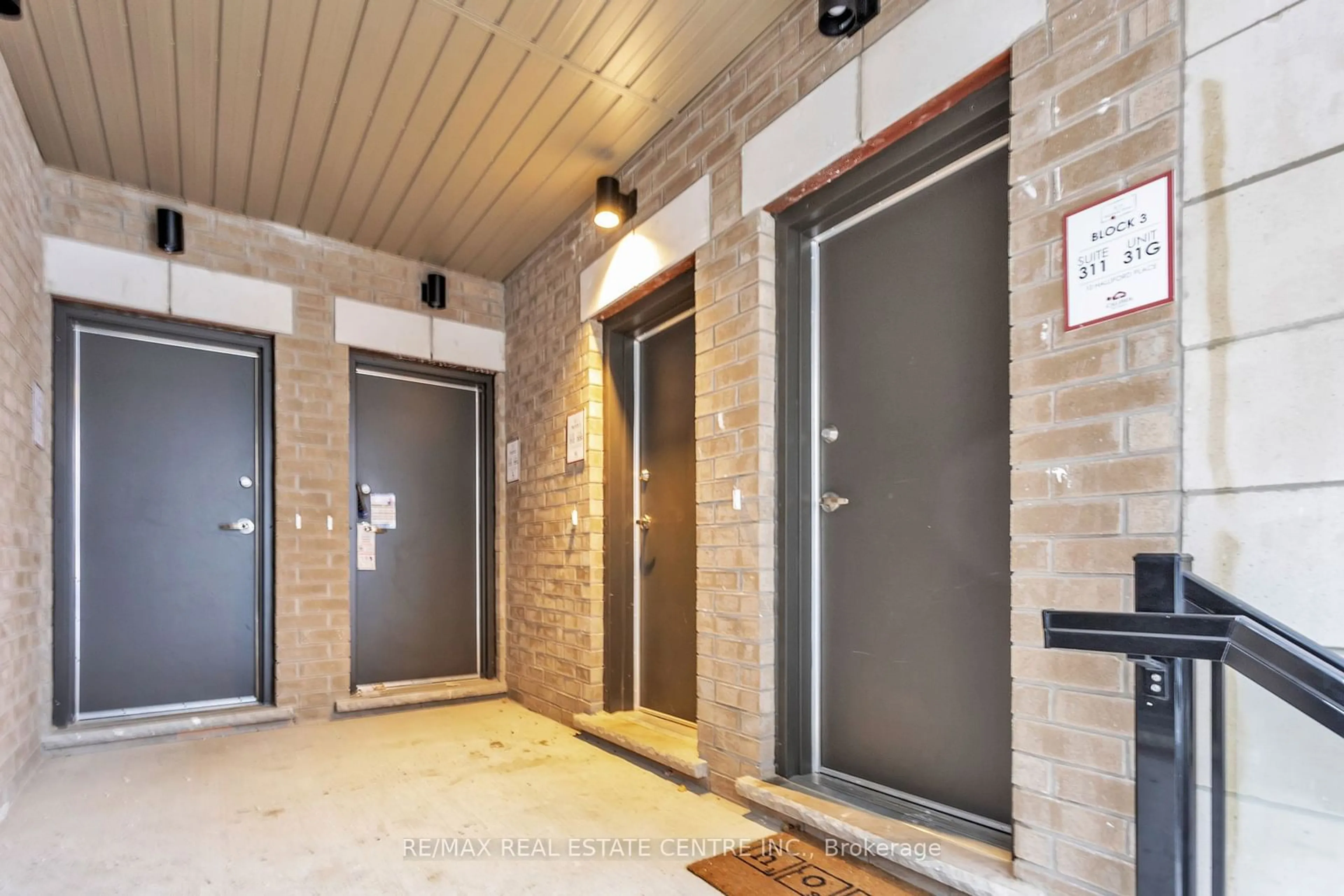 Indoor foyer for 10 Halliford Pl #312, Brampton Ontario L6P 0N5