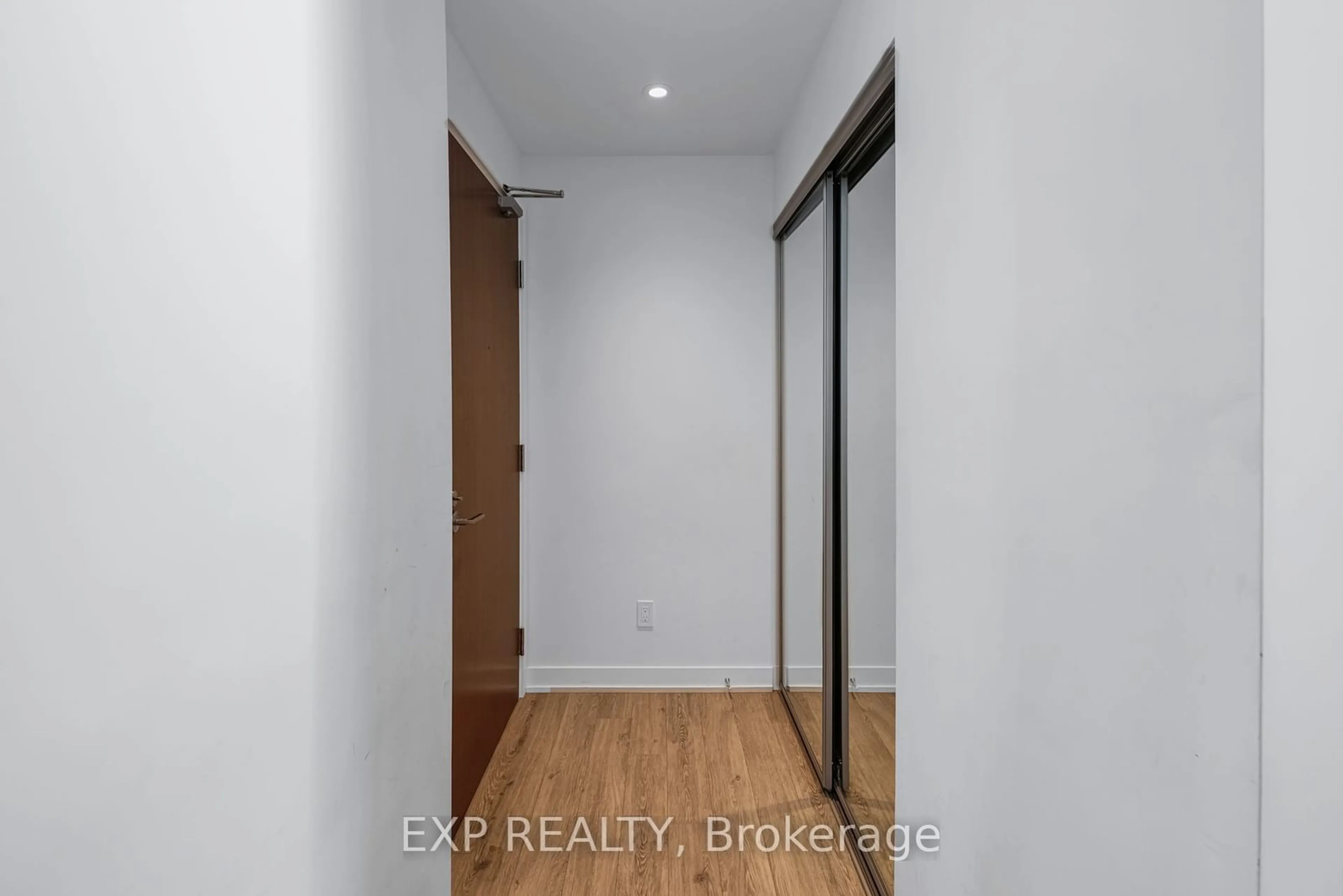 Indoor entryway, wood floors for 1926 Lake Shore Blvd #2510, Toronto Ontario M6S 1A1