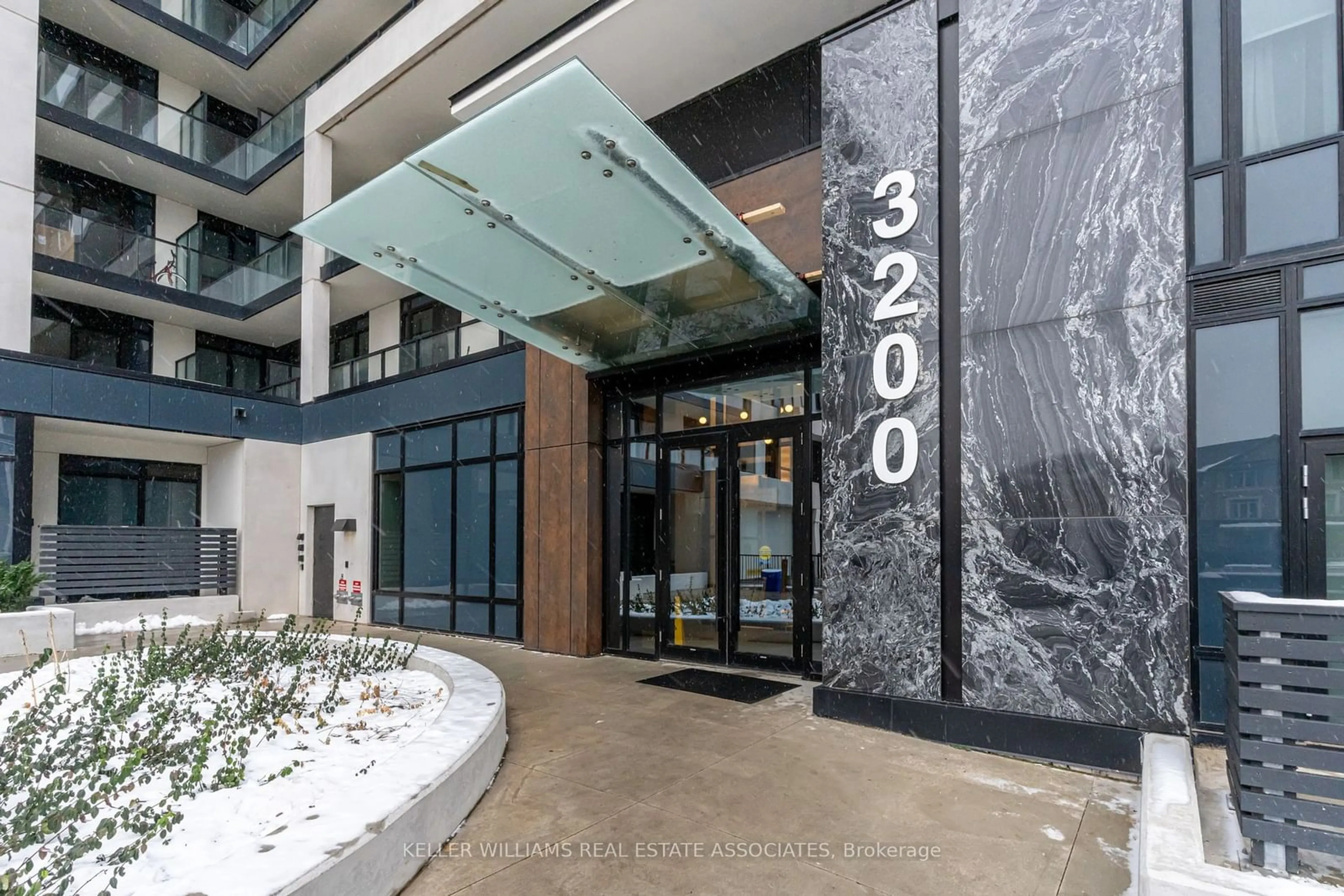 Indoor lobby, ceramic floors for 3200 William Coltson Ave #407, Oakville Ontario L6H 7W6