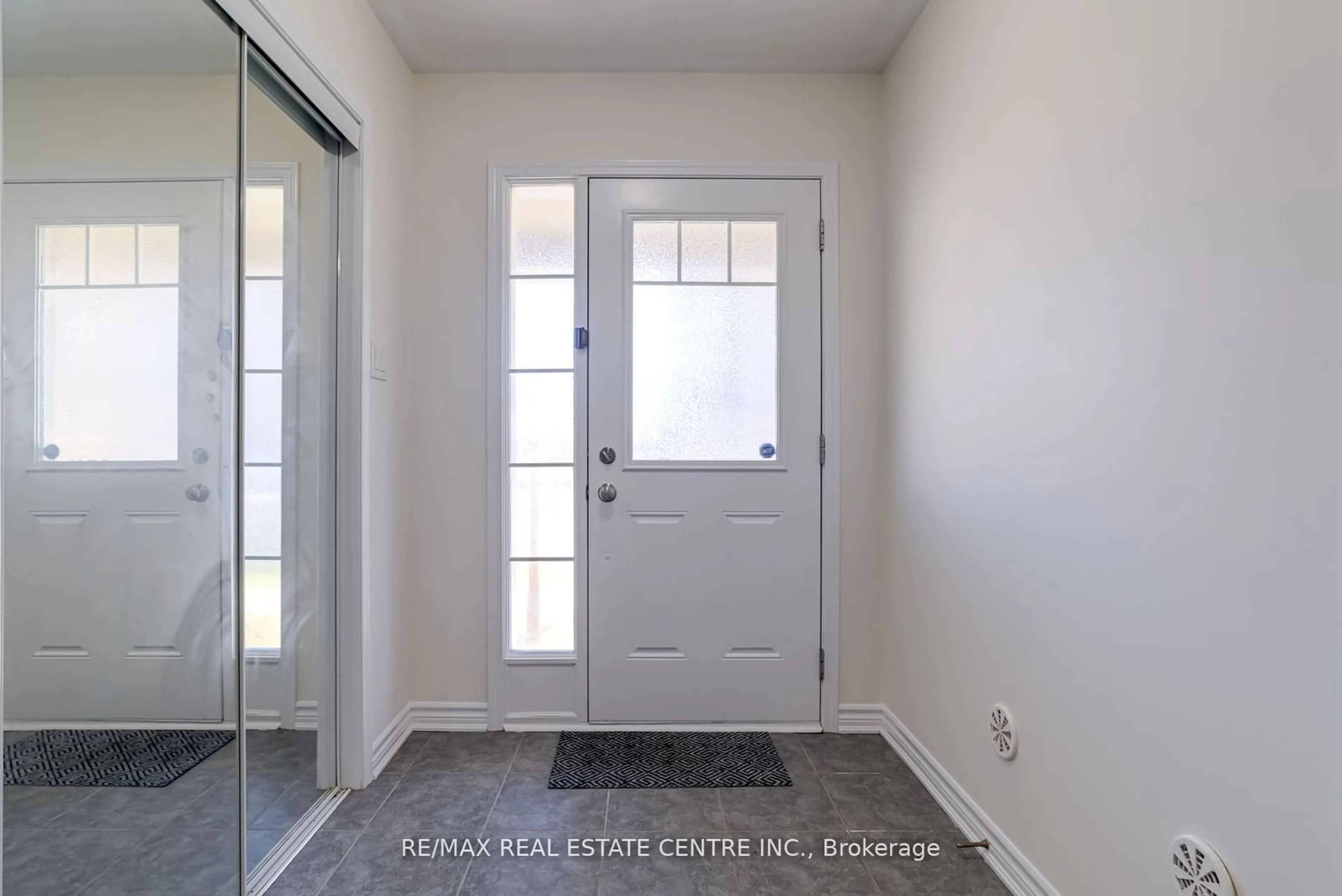 Indoor entryway, cement floor for 4 Metro Cres, Brampton Ontario L7A 0A8