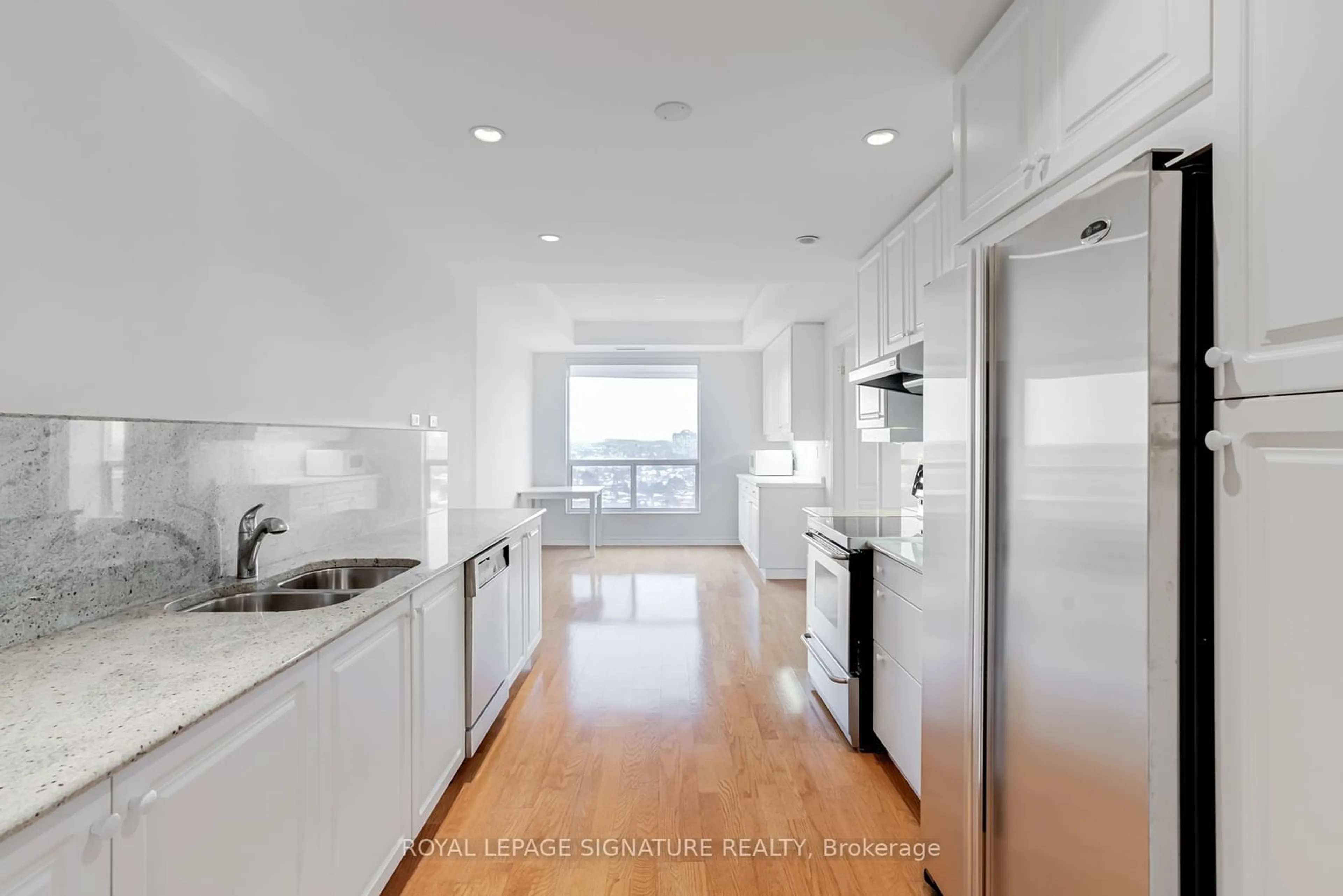 Open concept kitchen for 1900 The Collegeway #2306, Mississauga Ontario L5L 5Y8