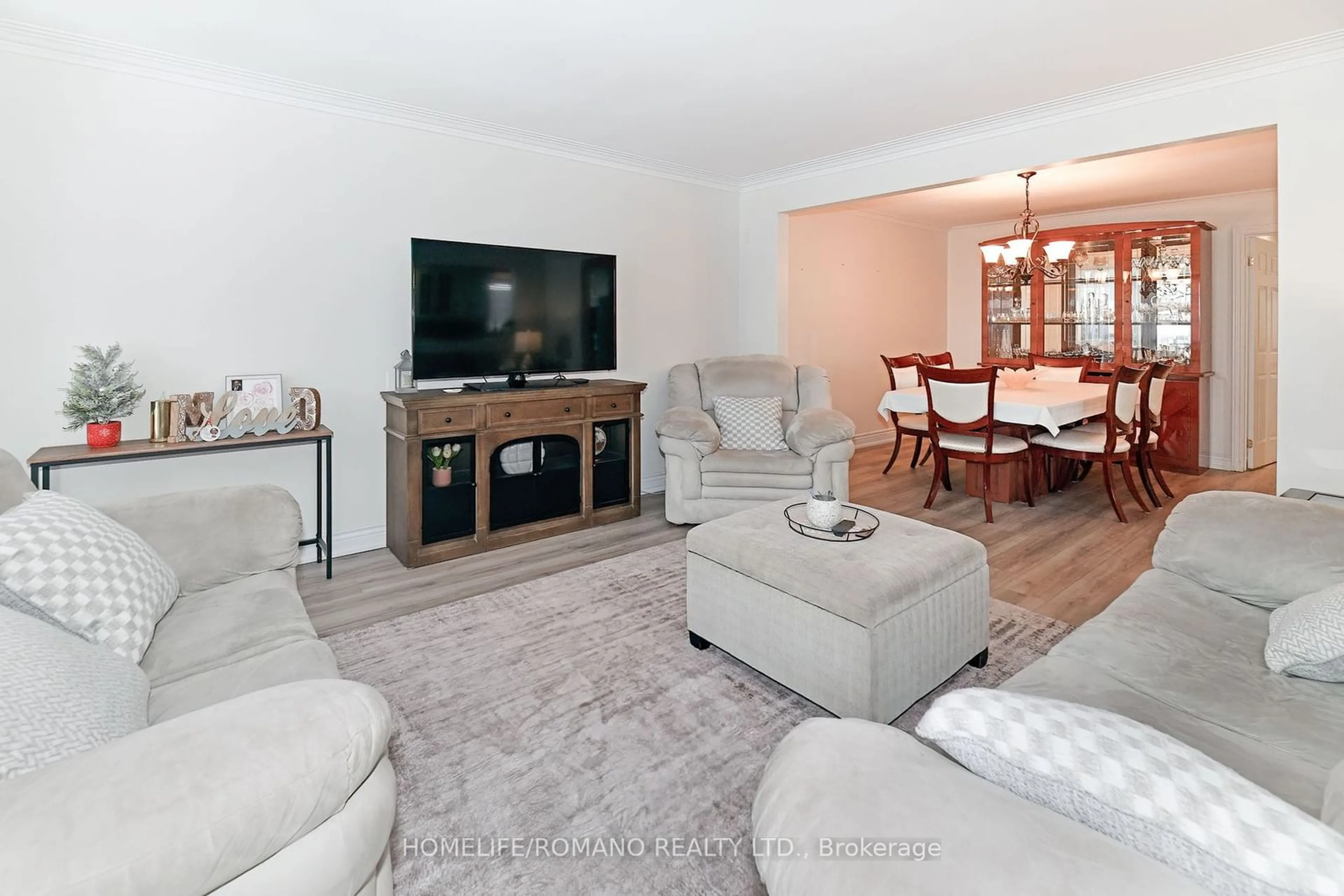 Living room, wood floors for 58 Hisey Cres, Toronto Ontario M3N 1V1