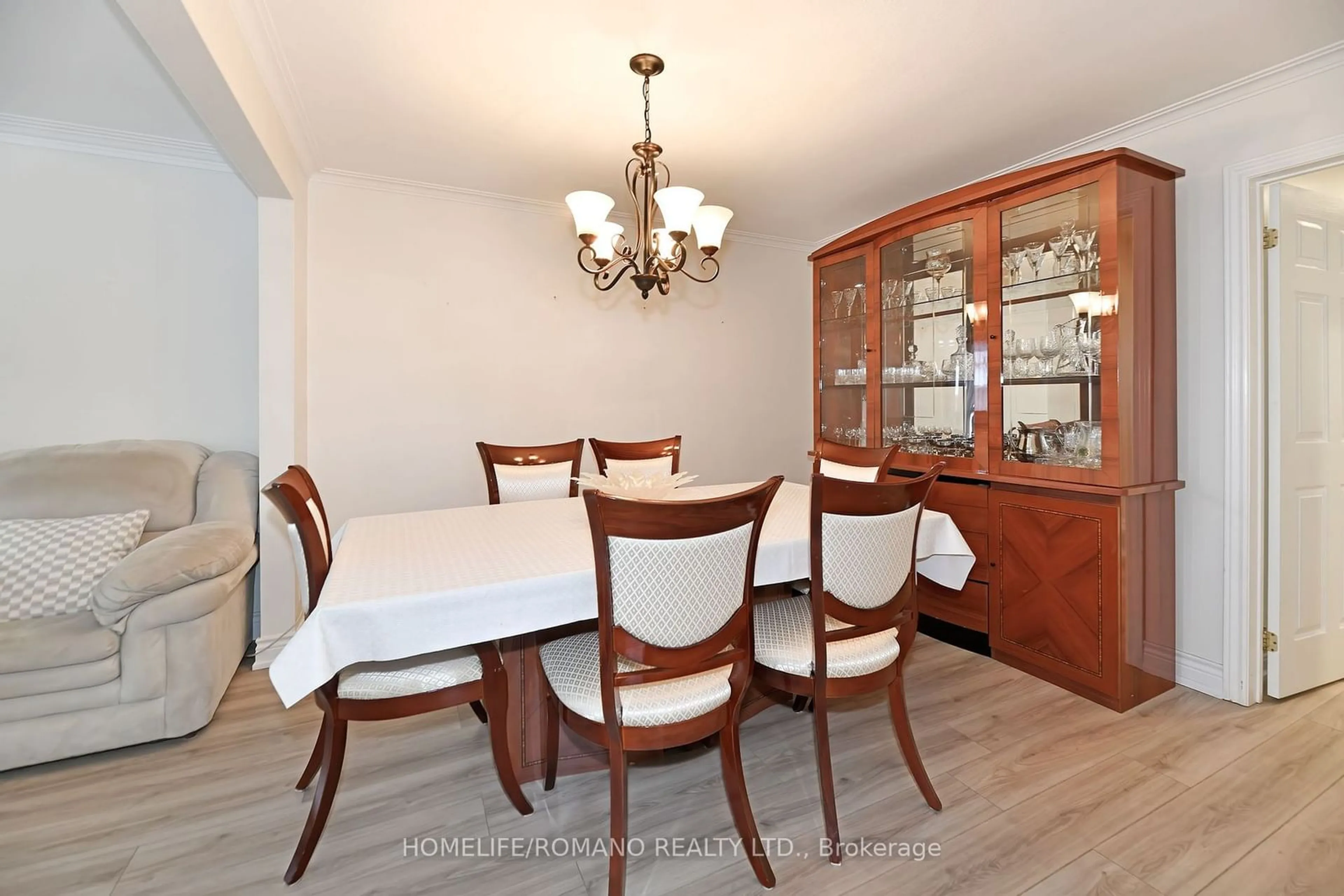 Dining room, wood floors, cottage for 58 Hisey Cres, Toronto Ontario M3N 1V1