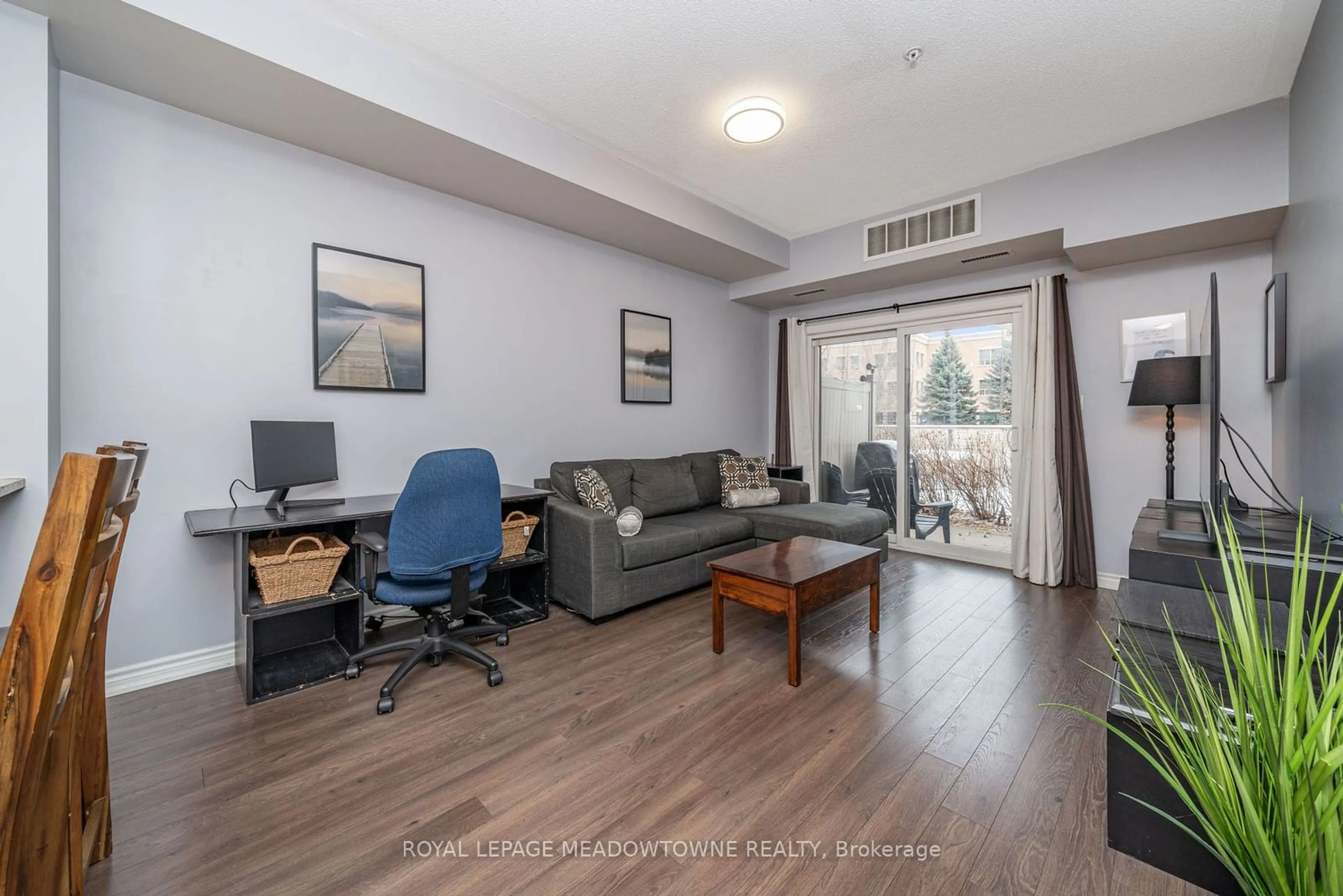 Other indoor space, wood floors for 570 Lolita Gdns #125, Mississauga Ontario L5A 0A1