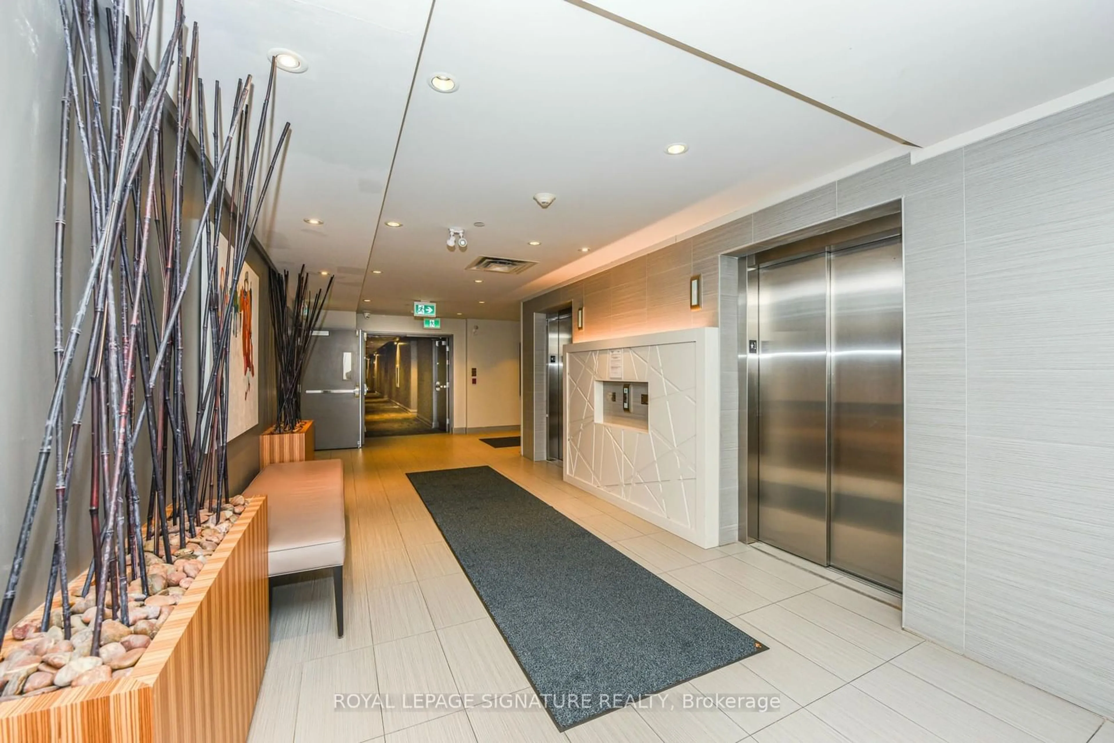 Indoor foyer, unknown floor for 3028 Creekshore Common #11, Oakville Ontario L6M 5K6