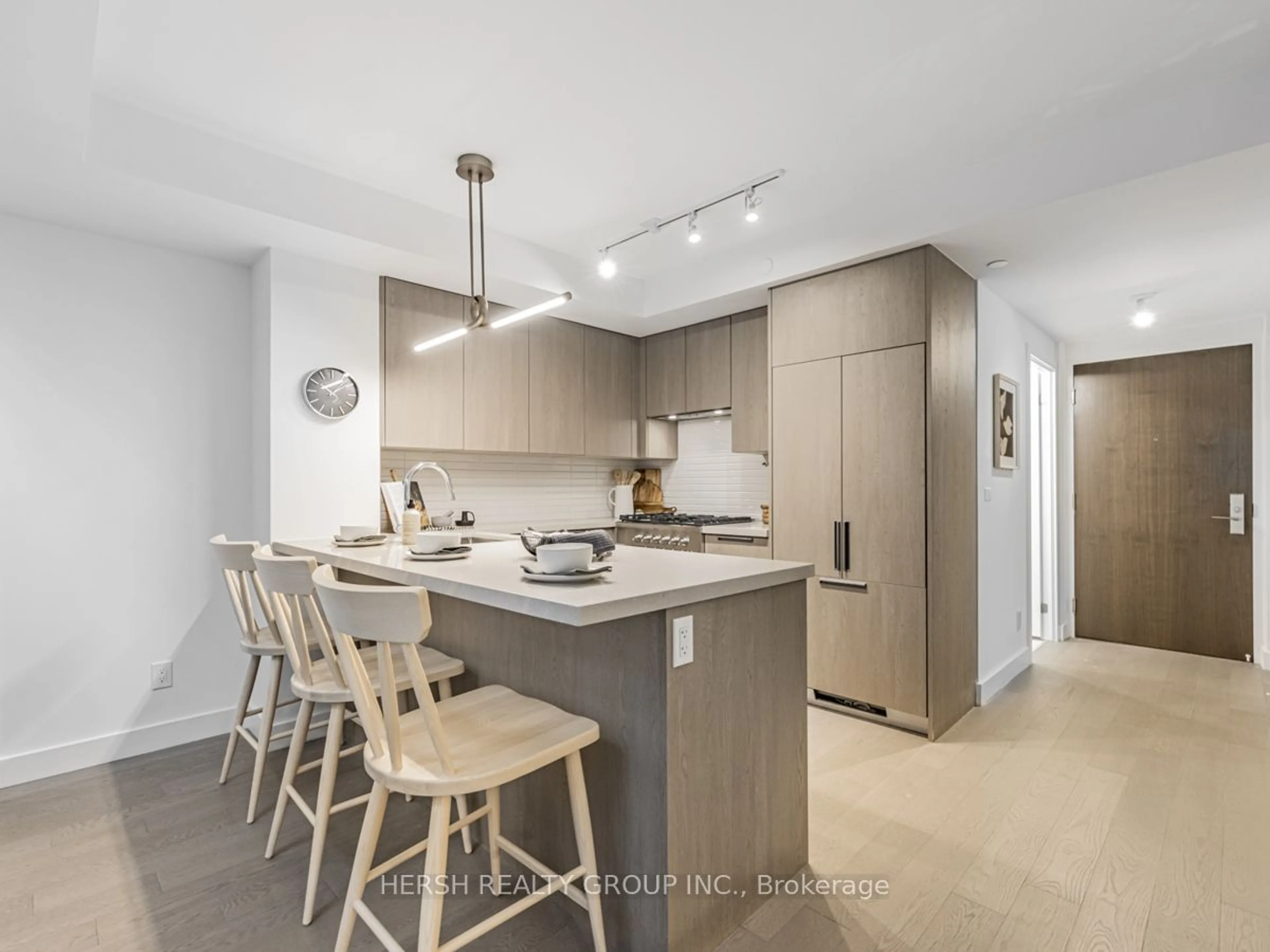 Open concept kitchen for 160 Kingsway Cres #101, Toronto Ontario M8X 2S4