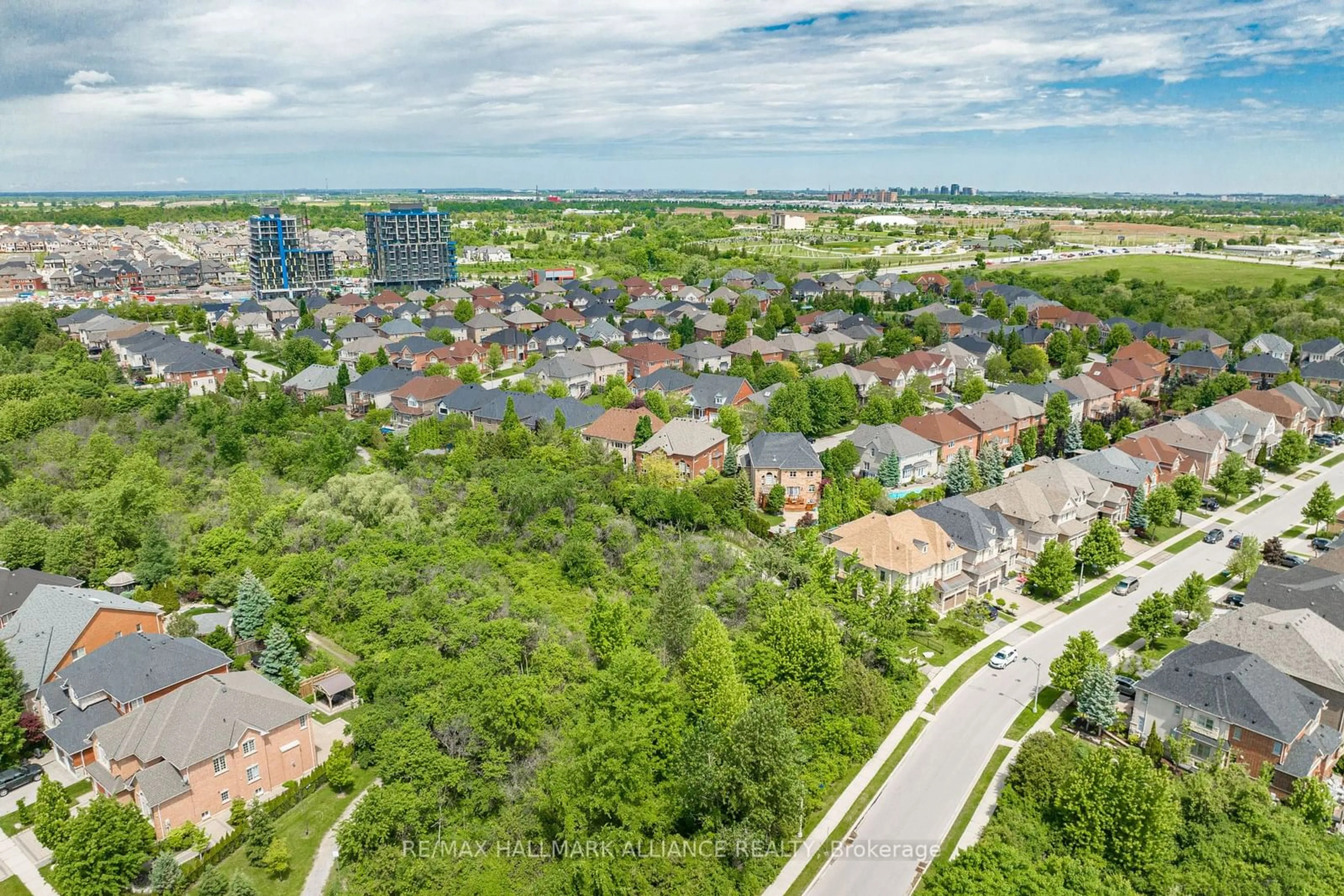 A pic from exterior of the house or condo, the street view for 1510 Craigleith Rd, Oakville Ontario L6H 7W3