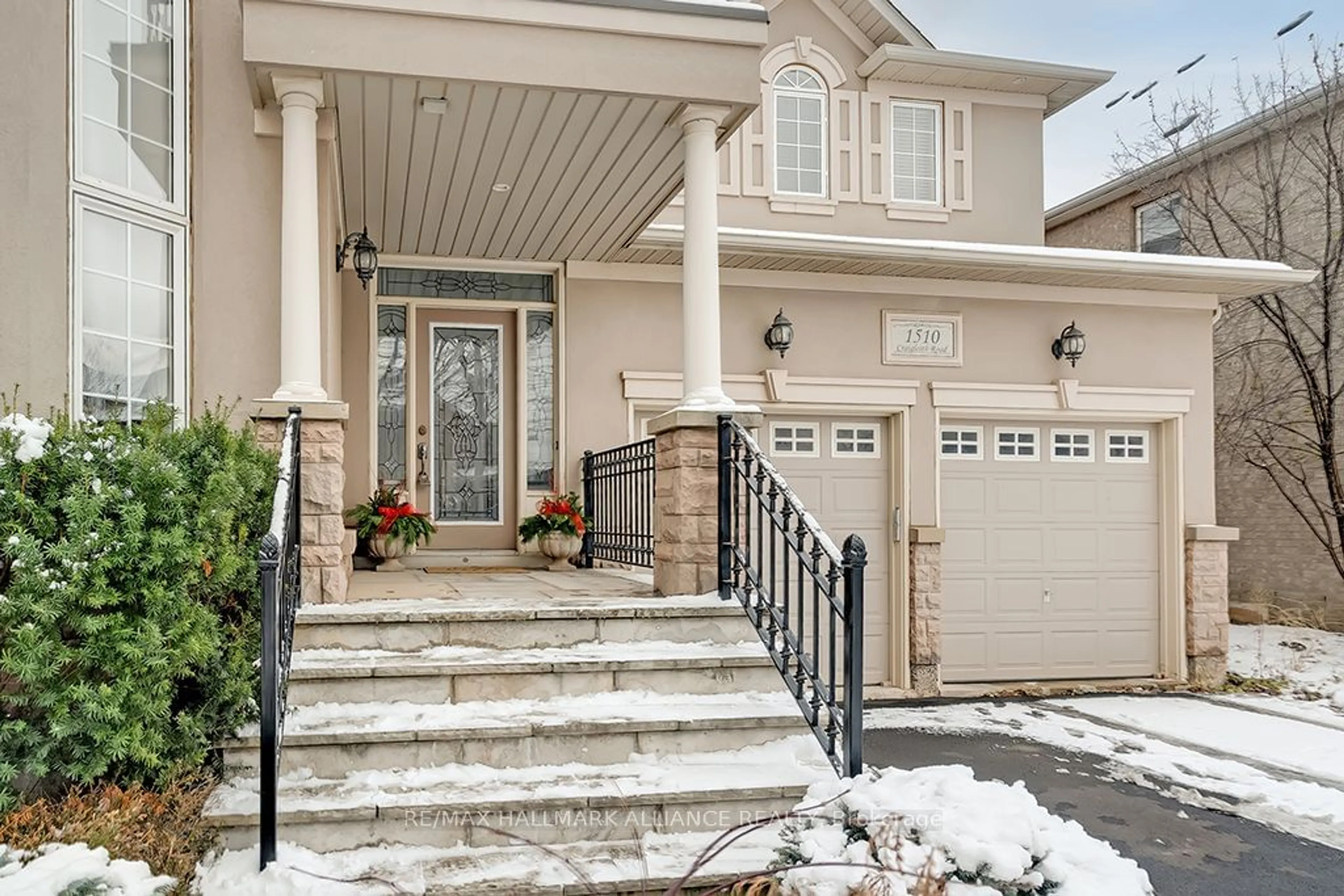 Indoor entryway for 1510 Craigleith Rd, Oakville Ontario L6H 7W3