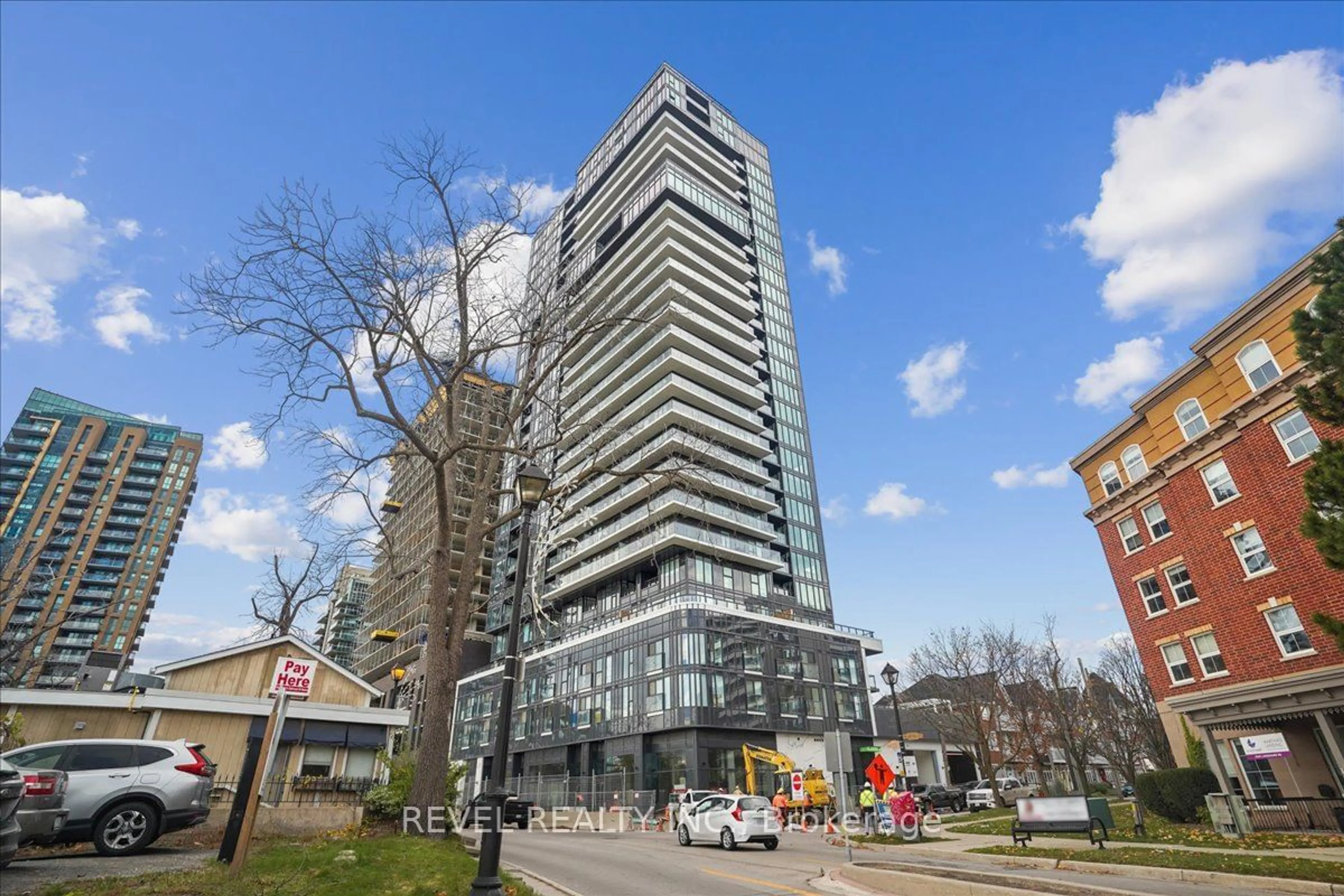 A pic from exterior of the house or condo, the street view for 370 Martha St #1910, Burlington Ontario L7R 2P7