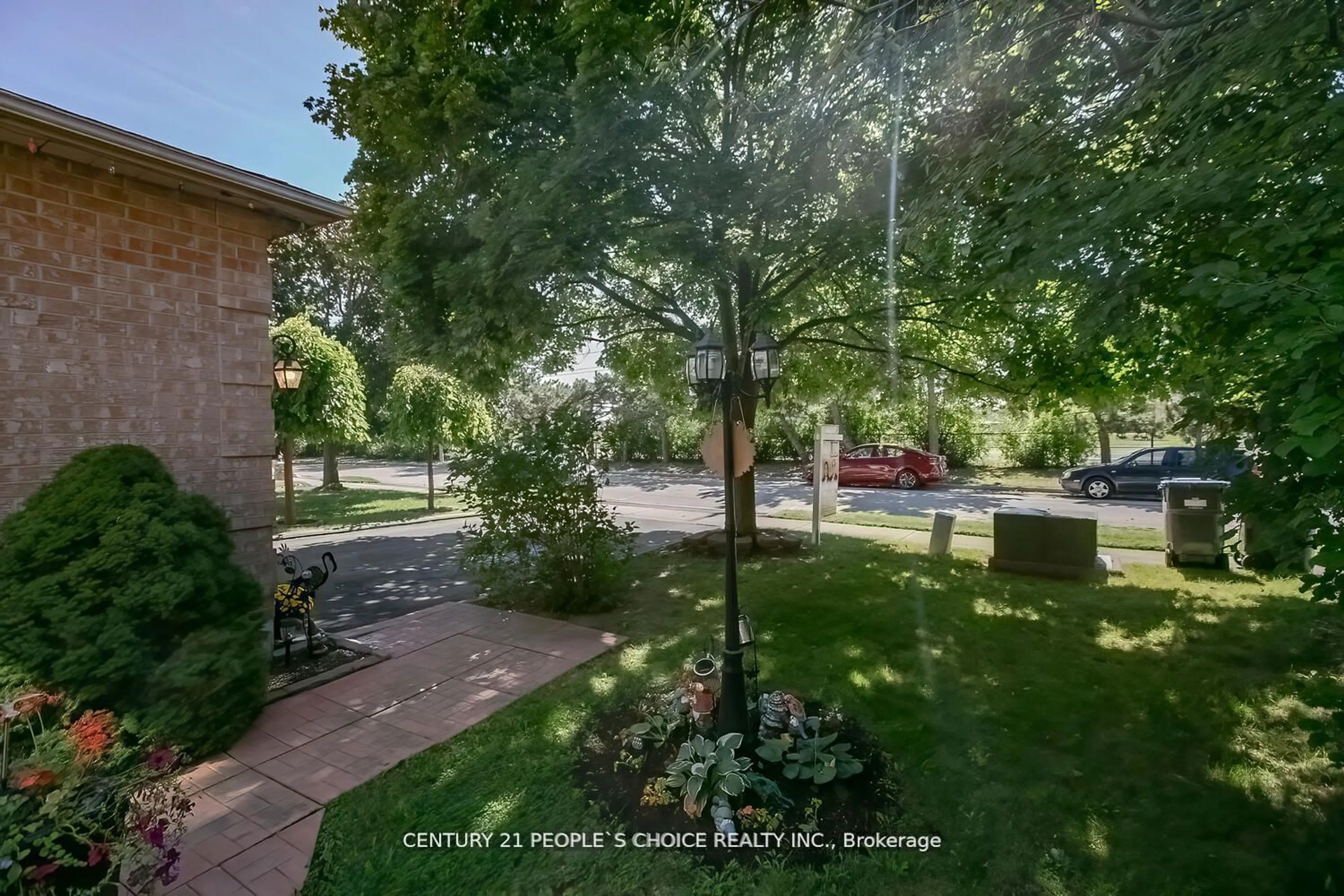 A pic from exterior of the house or condo, the street view for 61 Mullis Cres, Brampton Ontario L6Y 4S9