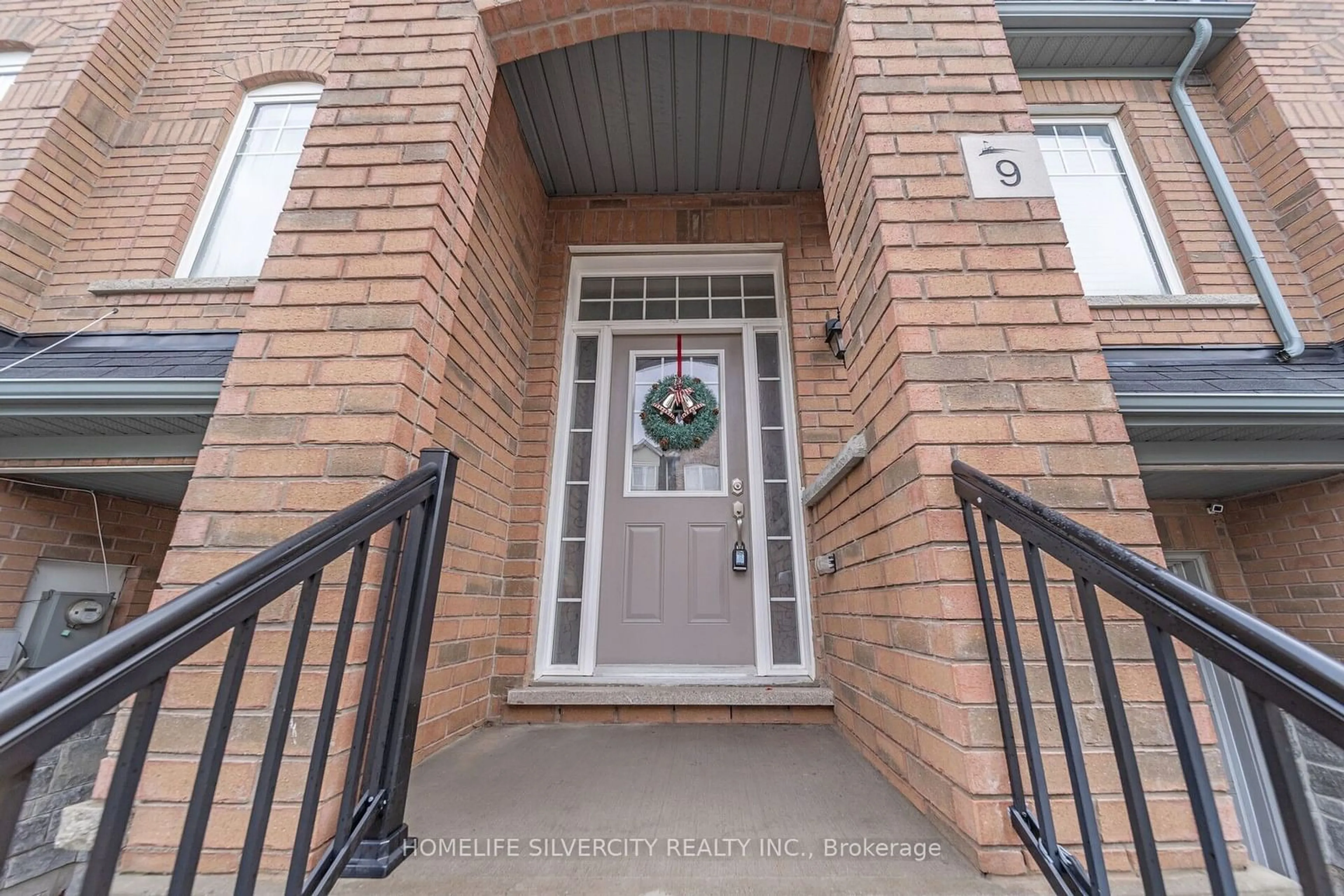 Indoor entryway for 9 Magdalene Cres, Brampton Ontario L6Z 0B4